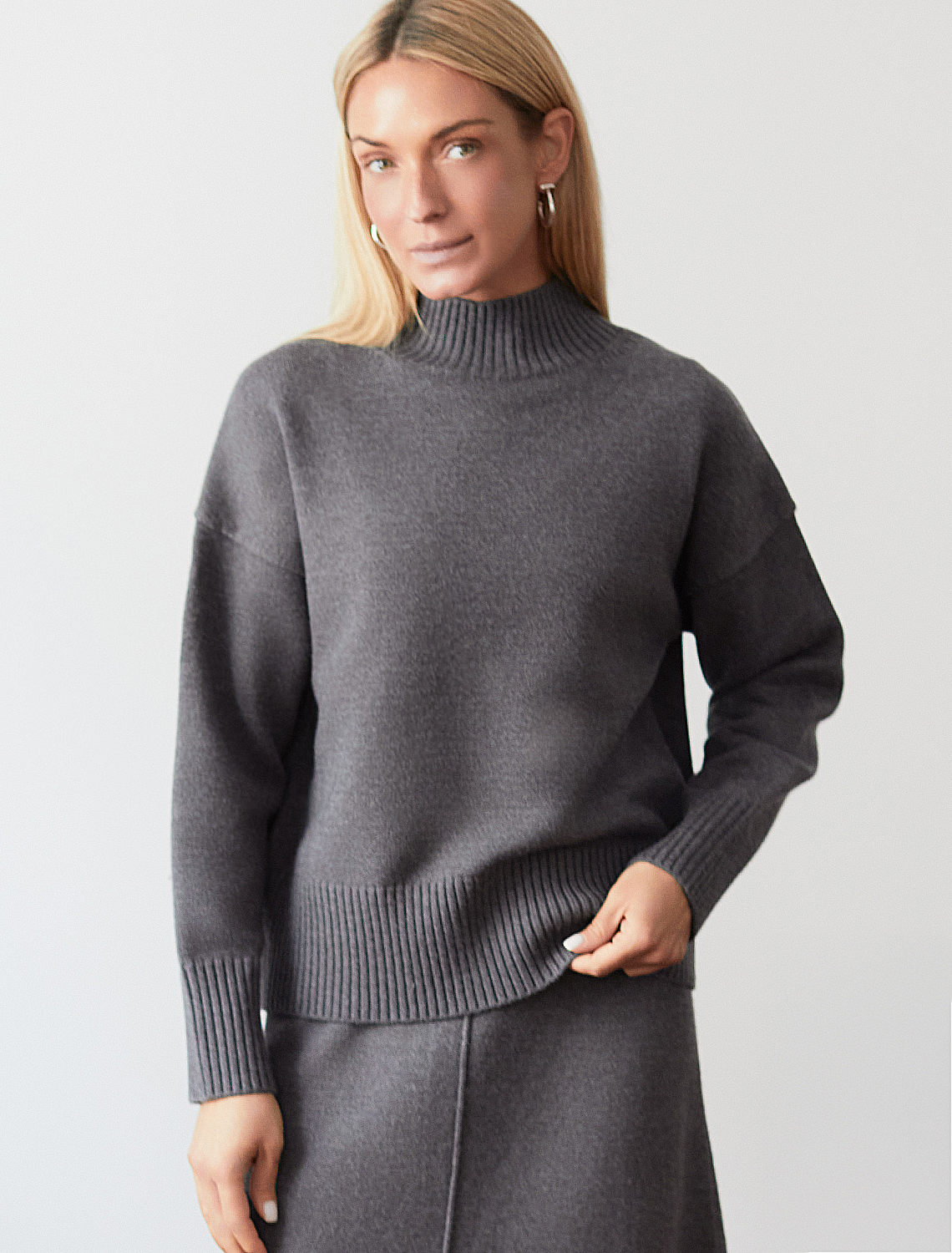 картинка Свитер женский темно-серый меланж от магазина Одежда+