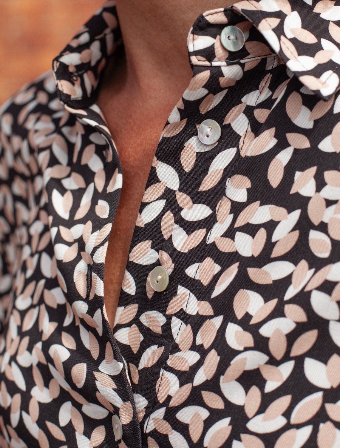 картинка Блузка женская черный-бежевый от магазина Одежда+