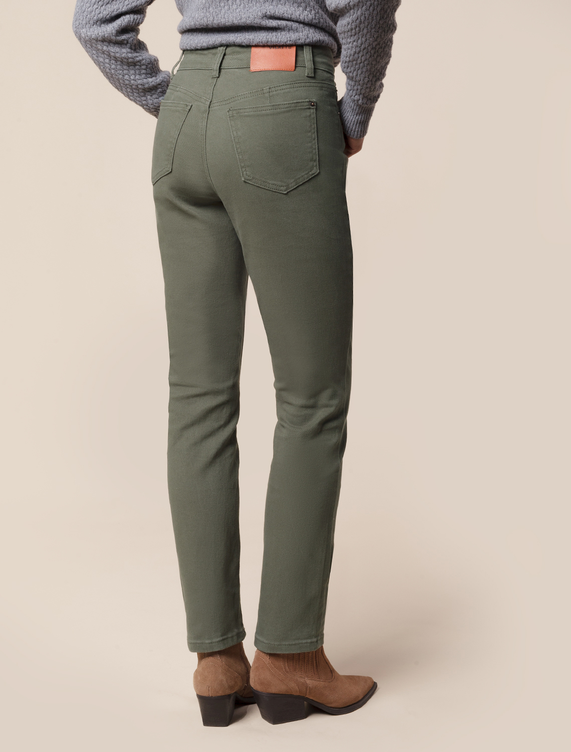 картинка Брюки женские темно-оливковый магазин Одежда+ являющийся официальным дистрибьютором в России 