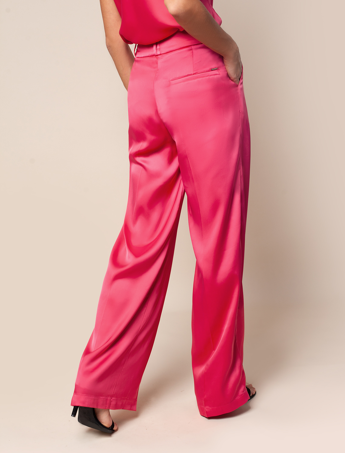 картинка Брюки женские viva magenta от магазина Одежда+