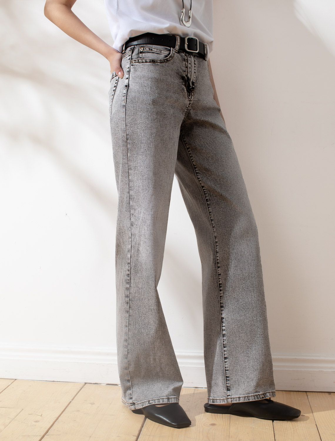 картинка Джинсы женские серый магазин Одежда+ являющийся официальным дистрибьютором в России 