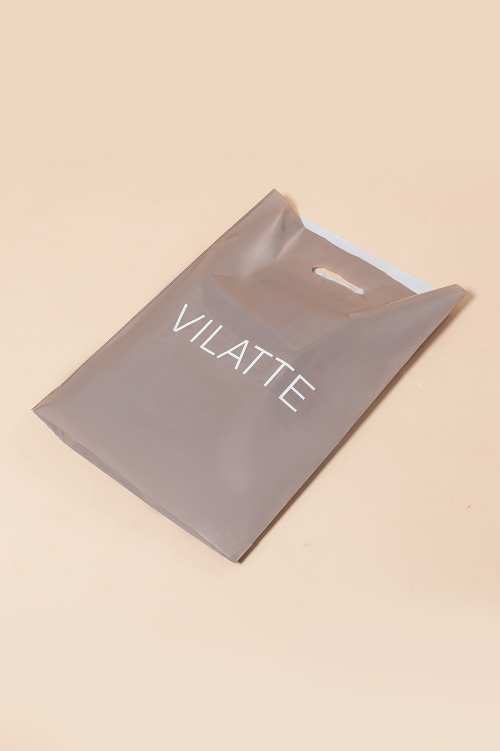 картинка Пакет полиэтиленовый VILATTE 400*300 мм с усиленными ручками и закладным дном 70 мкм магазин Одежда+ являющийся официальным дистрибьютором в России 
