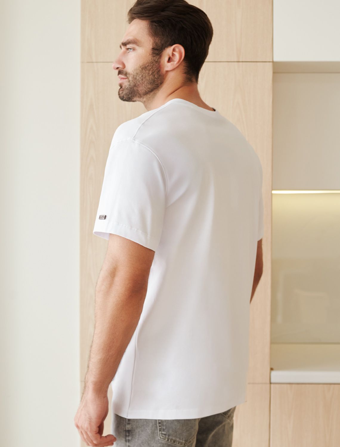 картинка Футболка мужская белый_карта от магазина Одежда+