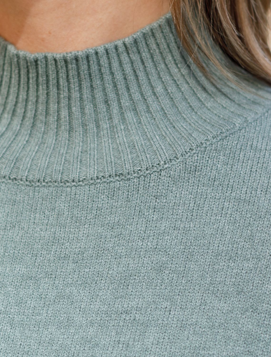 картинка Свитер женский светло-оливковый меланж от магазина Одежда+