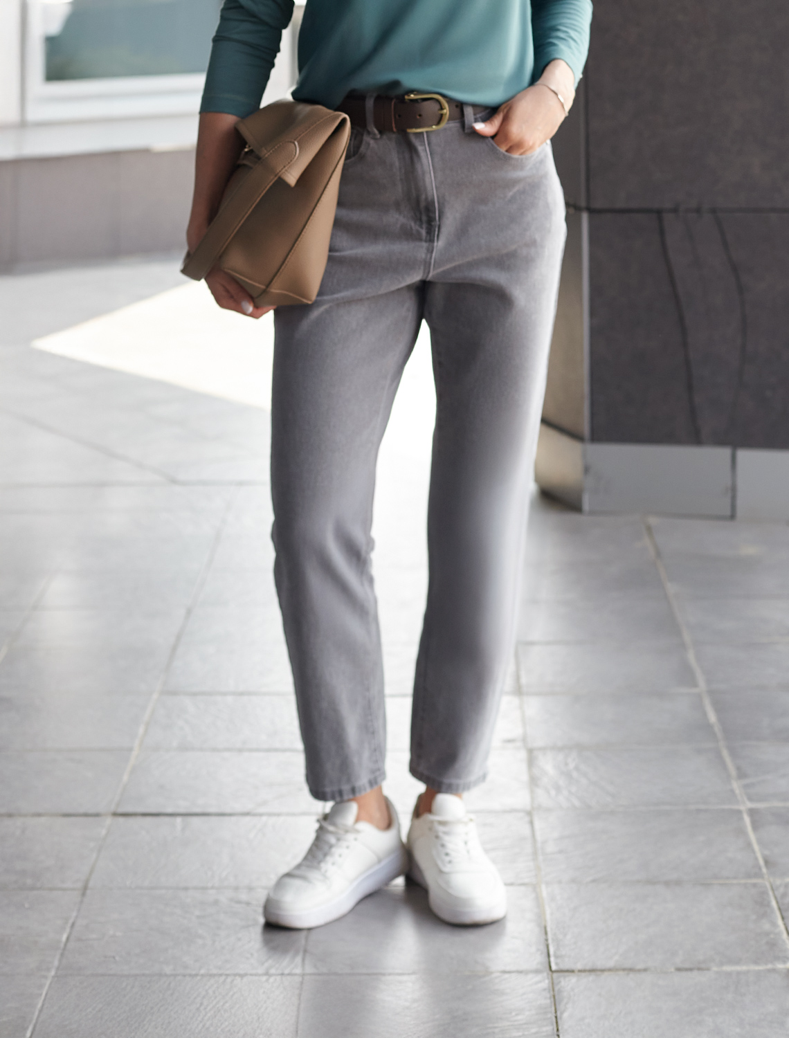 картинка Джинсы женские серый от магазина Одежда+