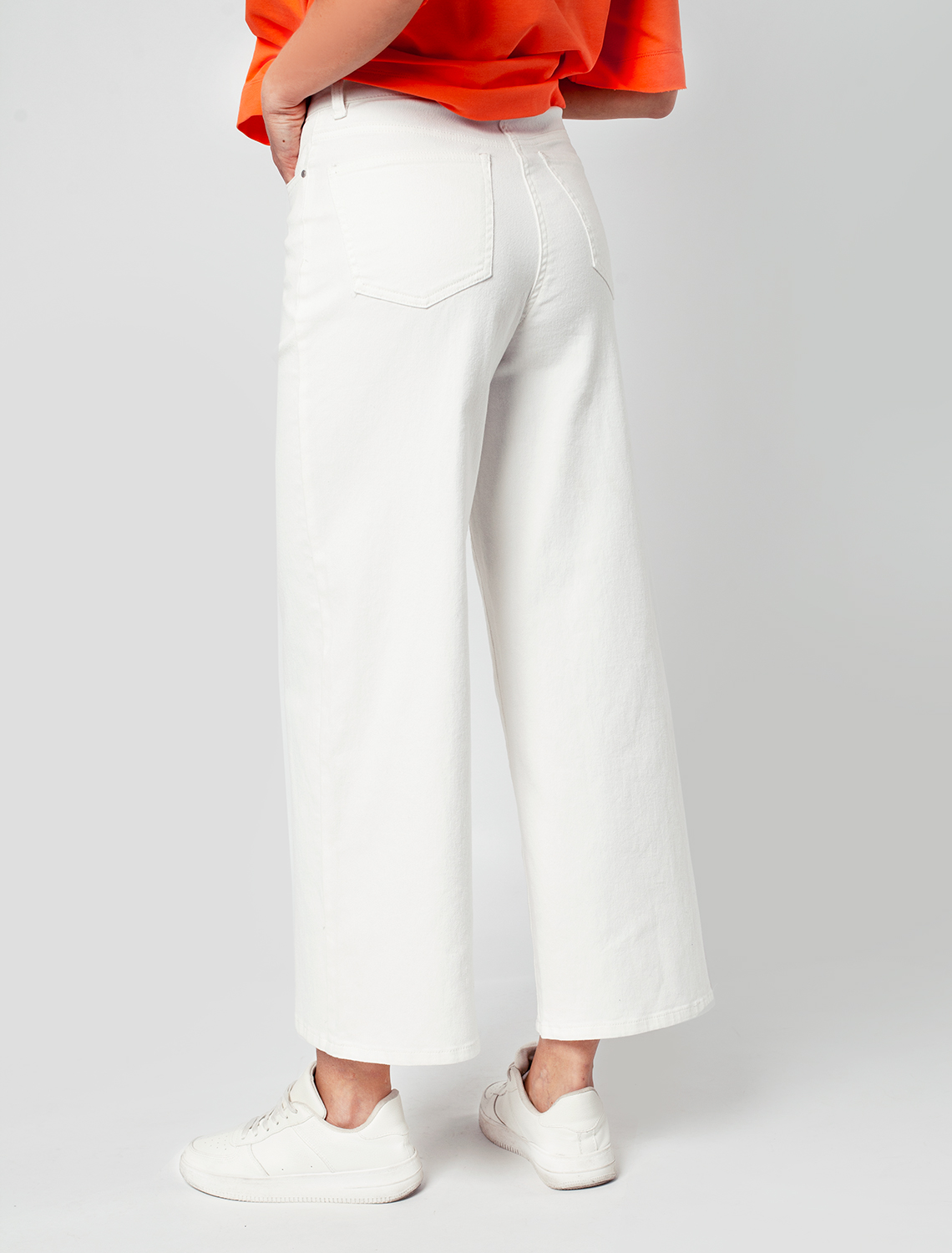 картинка Джинсы женские белый от магазина Одежда+