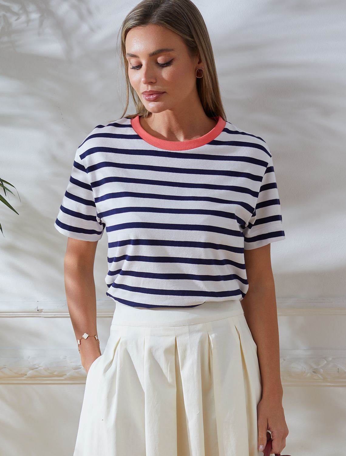 картинка Футболка женская белый-т.синий полоса магазин Одежда+ являющийся официальным дистрибьютором в России 