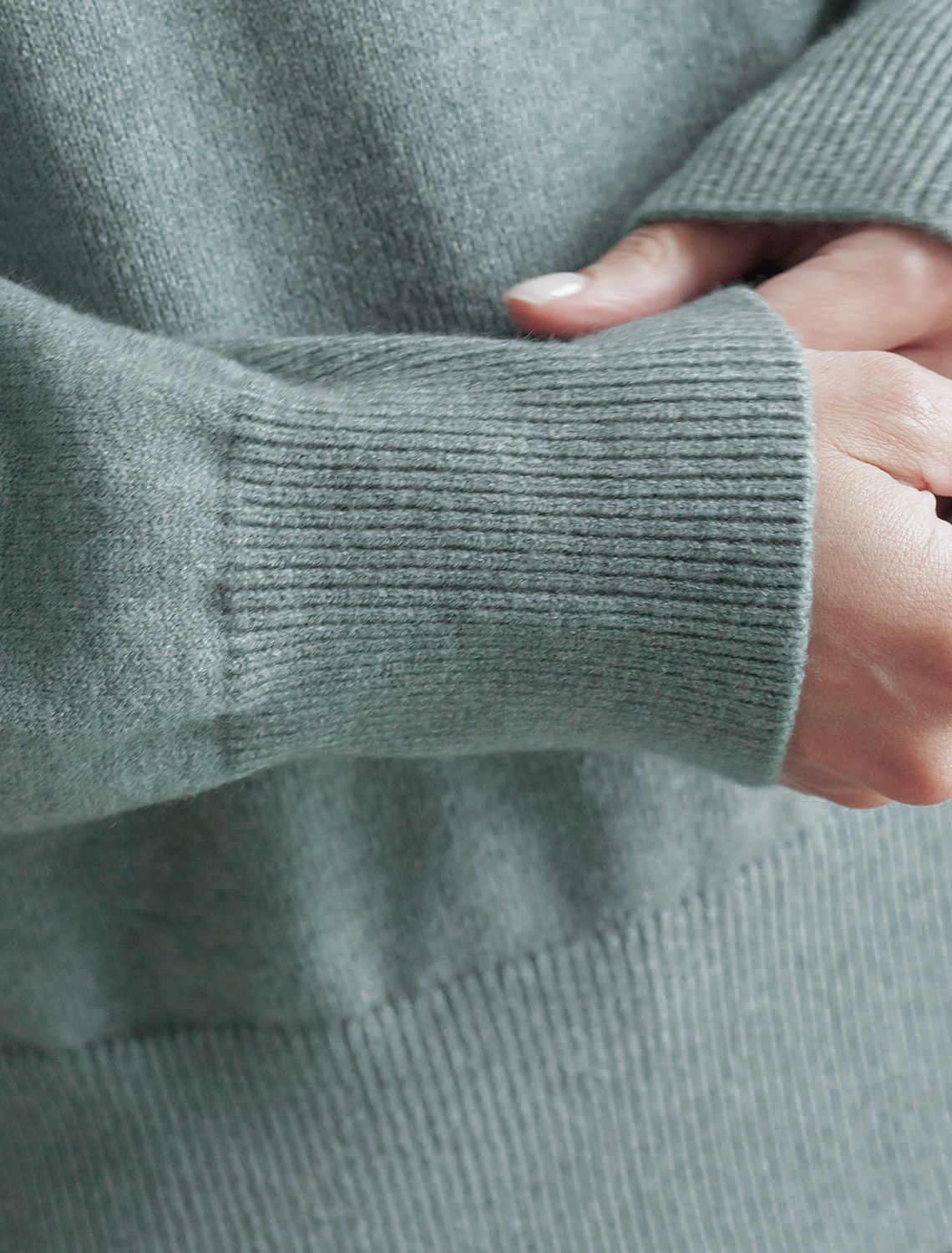 картинка Свитер женский светло-оливковый меланж от магазина Одежда+