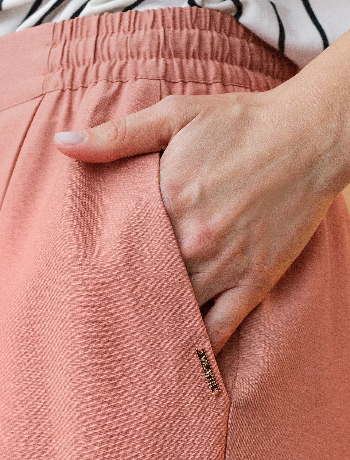 картинка Брюки женские дымчато-коралловый магазин Одежда+ являющийся официальным дистрибьютором в России 