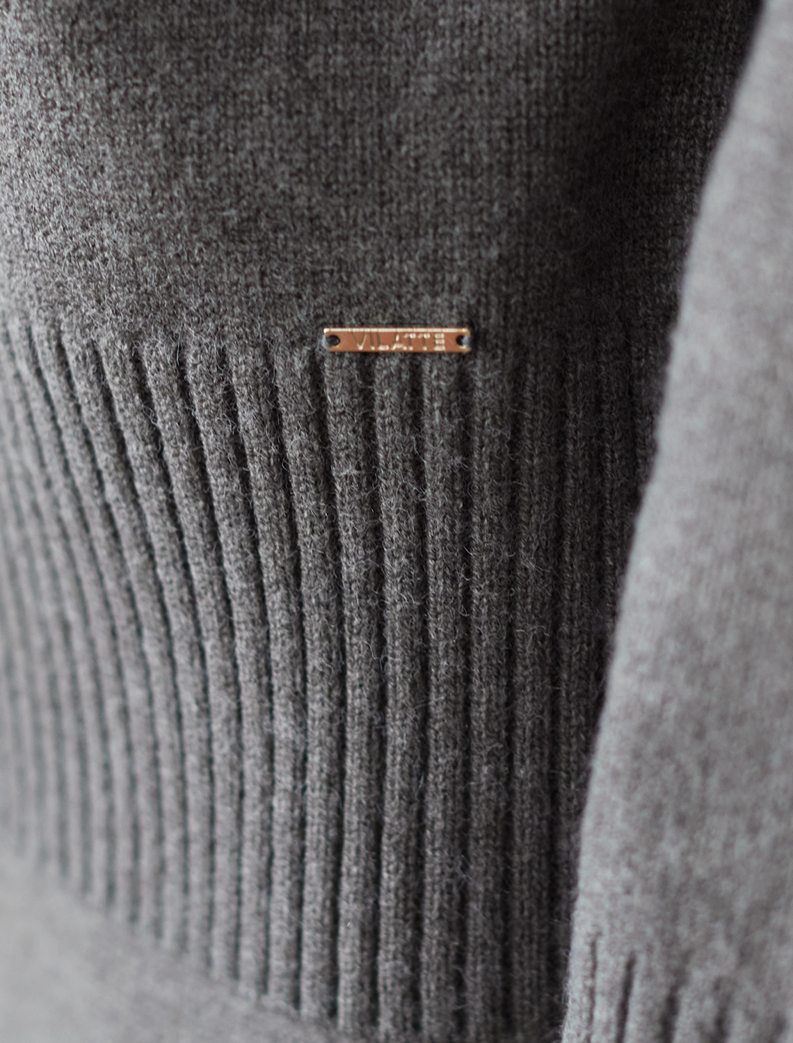 картинка Свитер женский темно-серый меланж от магазина Одежда+