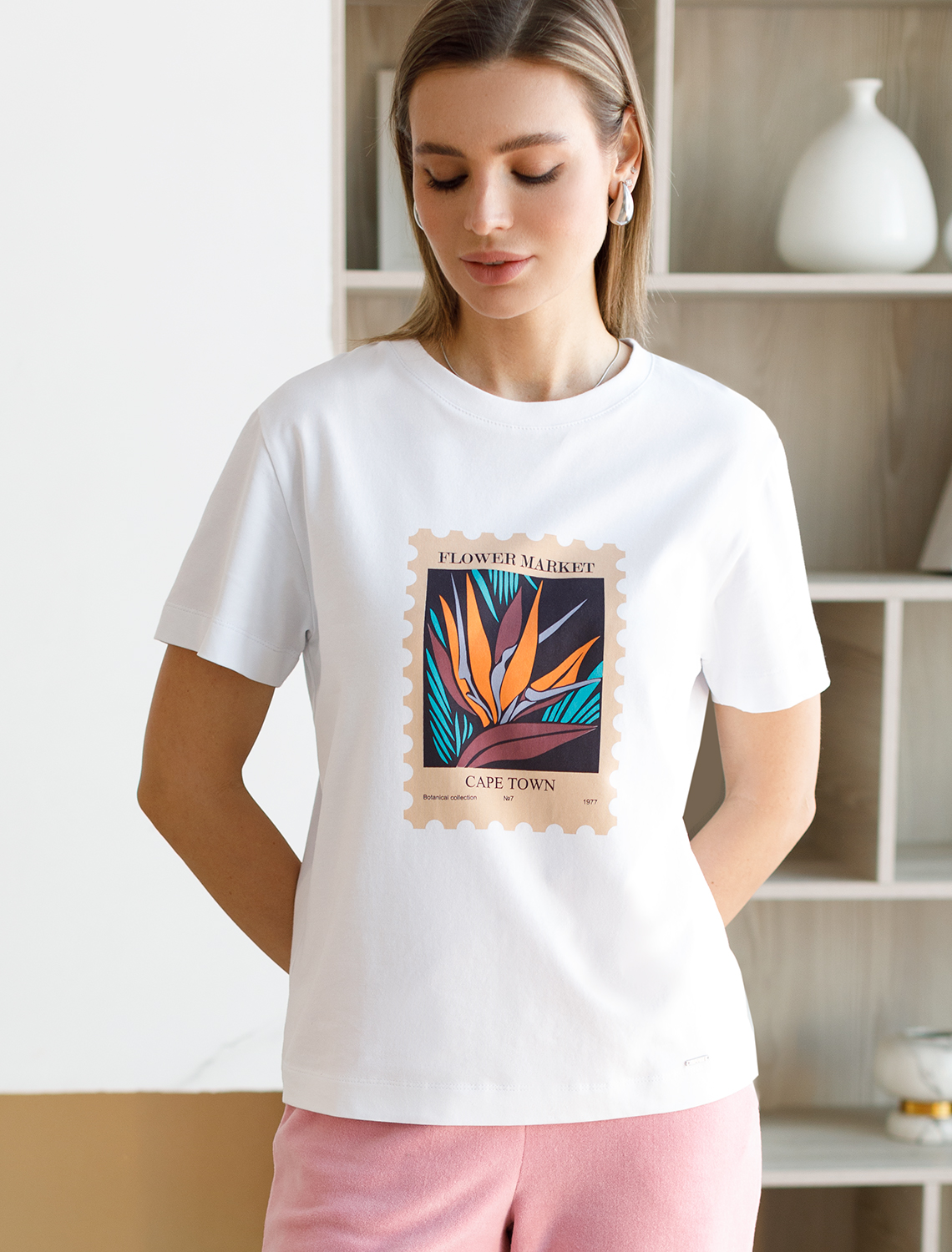 картинка Футболка женская белый_flower_market магазин Одежда+ являющийся официальным дистрибьютором в России 