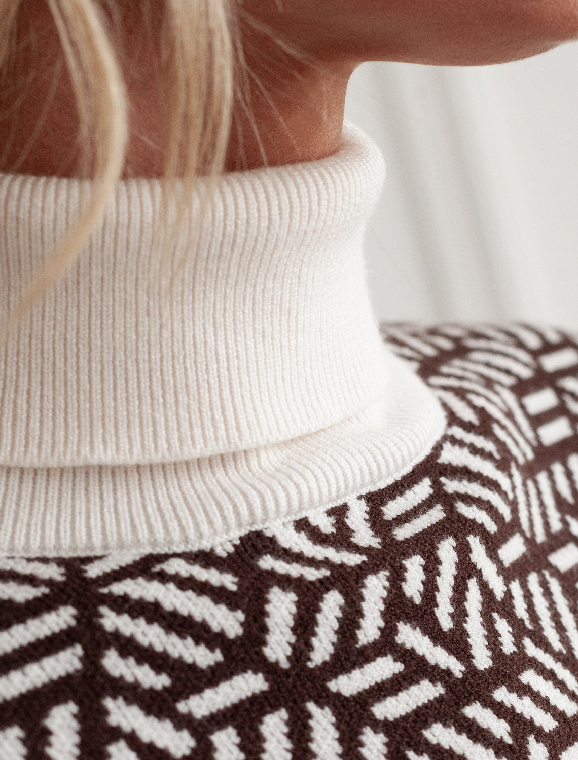 картинка Свитер женский кофейный магазин Одежда+ являющийся официальным дистрибьютором в России 