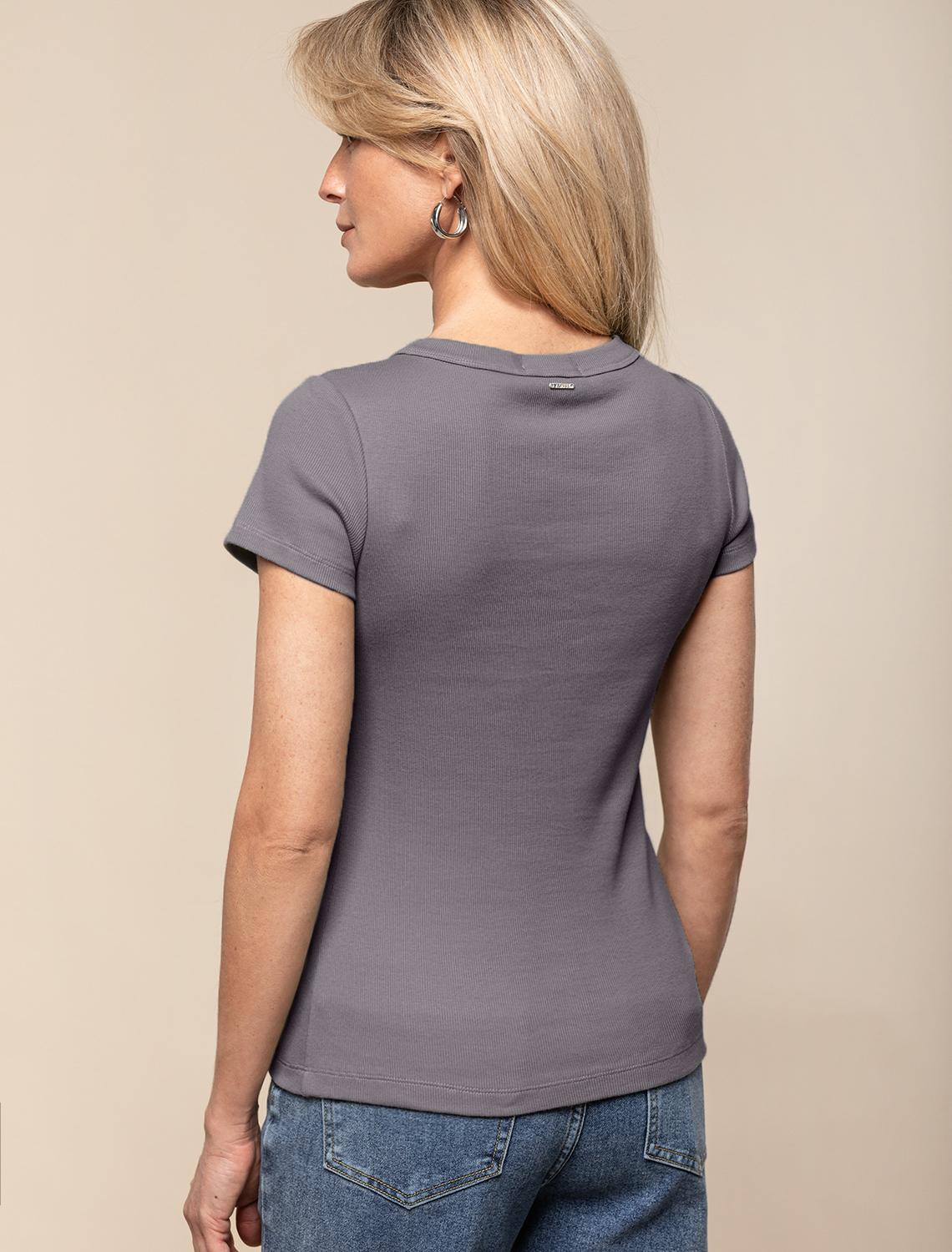 картинка Футболка женская т.серый от магазина Одежда+