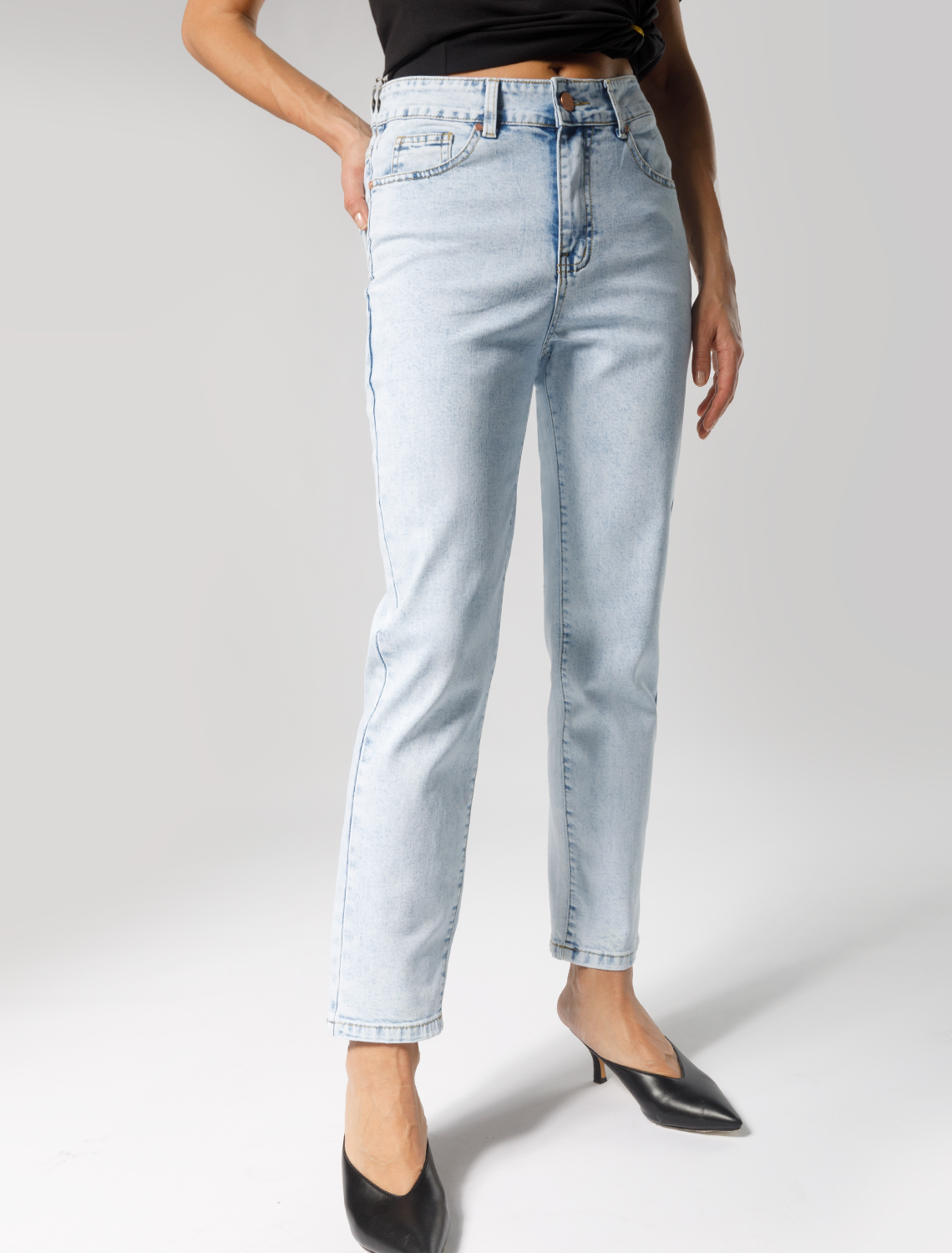 картинка Джинсы женские светло-голубой магазин Одежда+ являющийся официальным дистрибьютором в России 