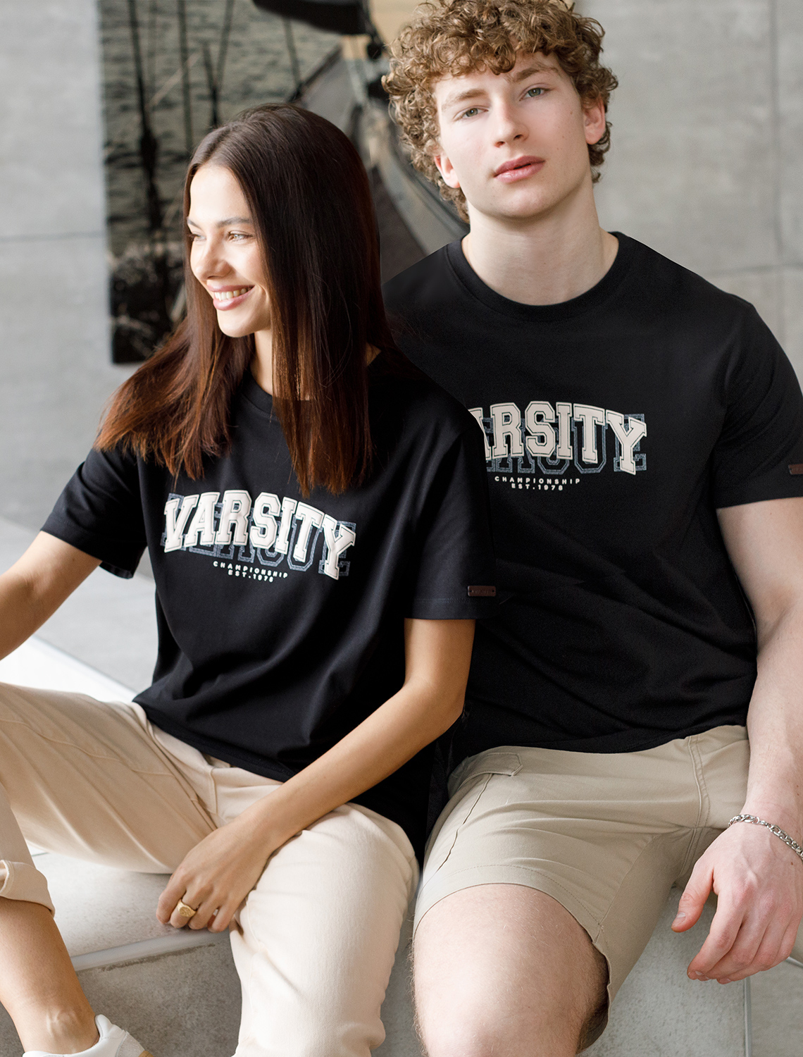 картинка Футболка мужская черный_varsity магазин Одежда+ являющийся официальным дистрибьютором в России 