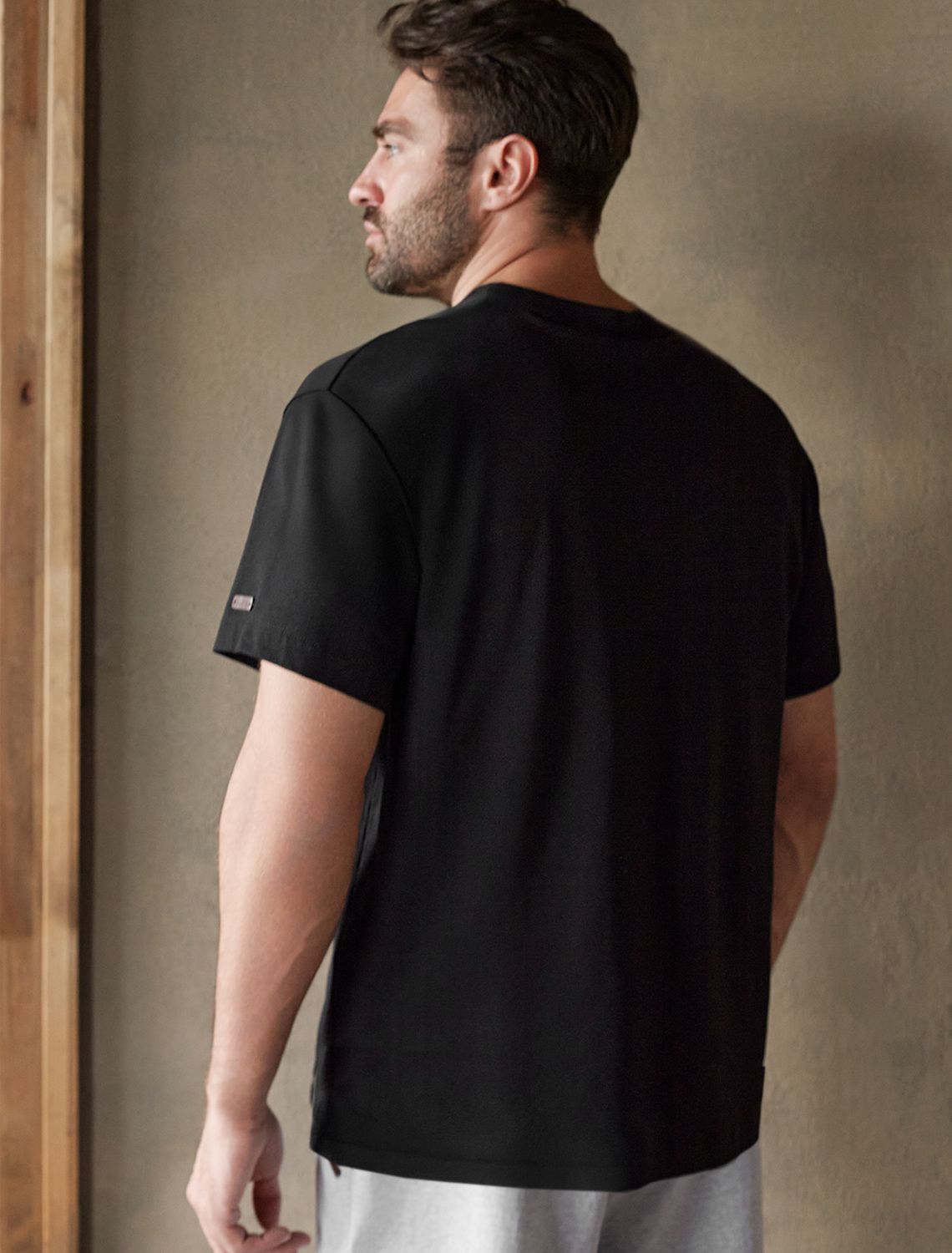 картинка Футболка мужская черный_карта от магазина Одежда+