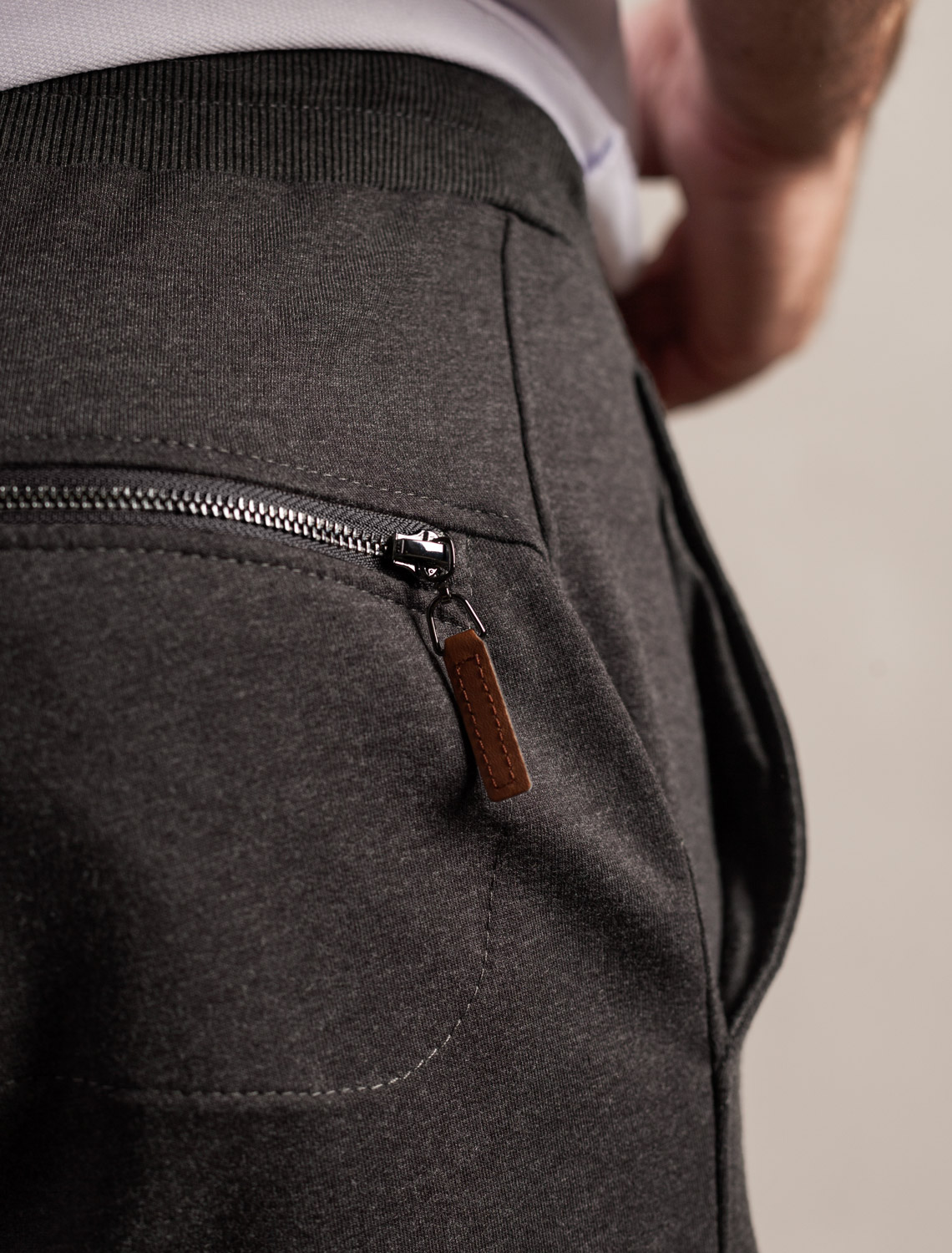 картинка Брюки мужские т.серый меланж от магазина Одежда+