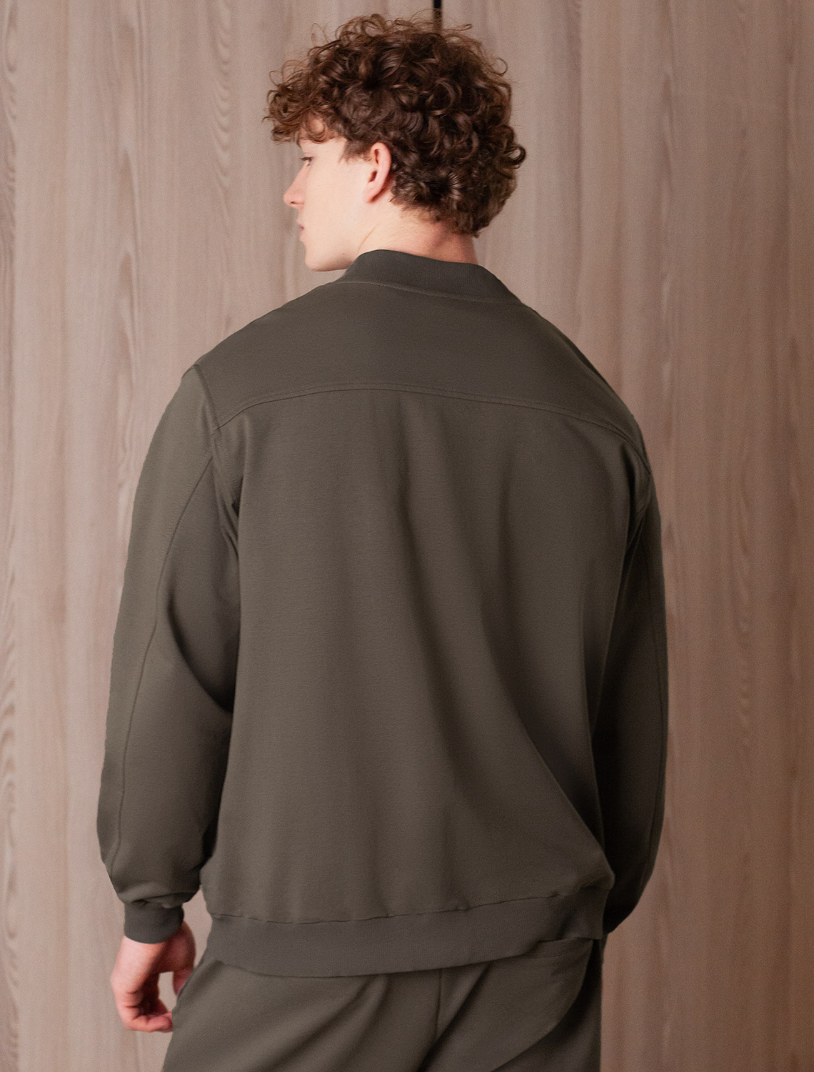 картинка Джемпер мужской хаки от магазина Одежда+