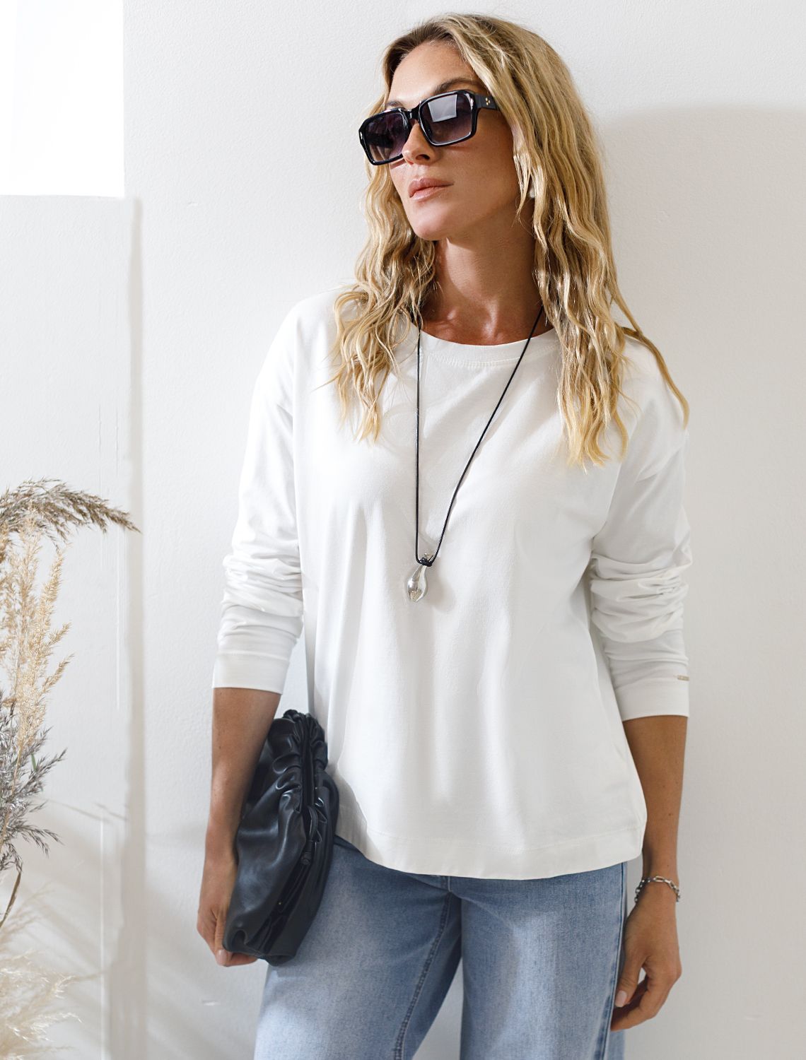 картинка Джемпер женский белый магазин Одежда+ являющийся официальным дистрибьютором в России 