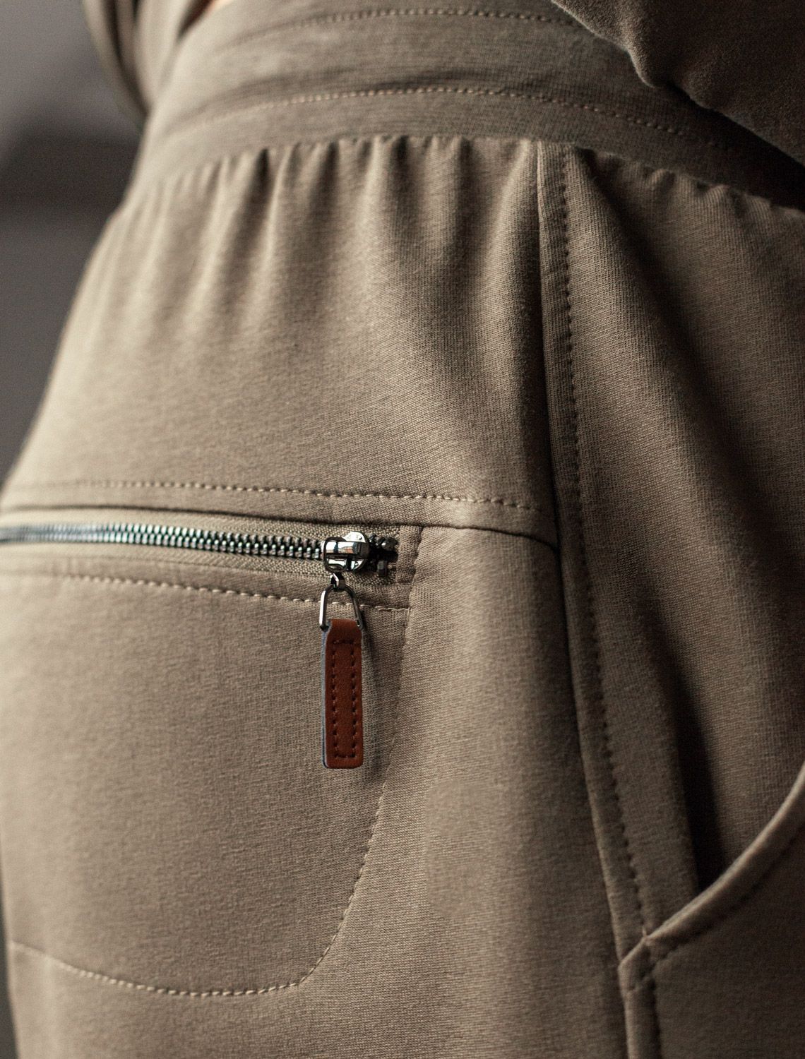 картинка Брюки мужские хаки от магазина Одежда+