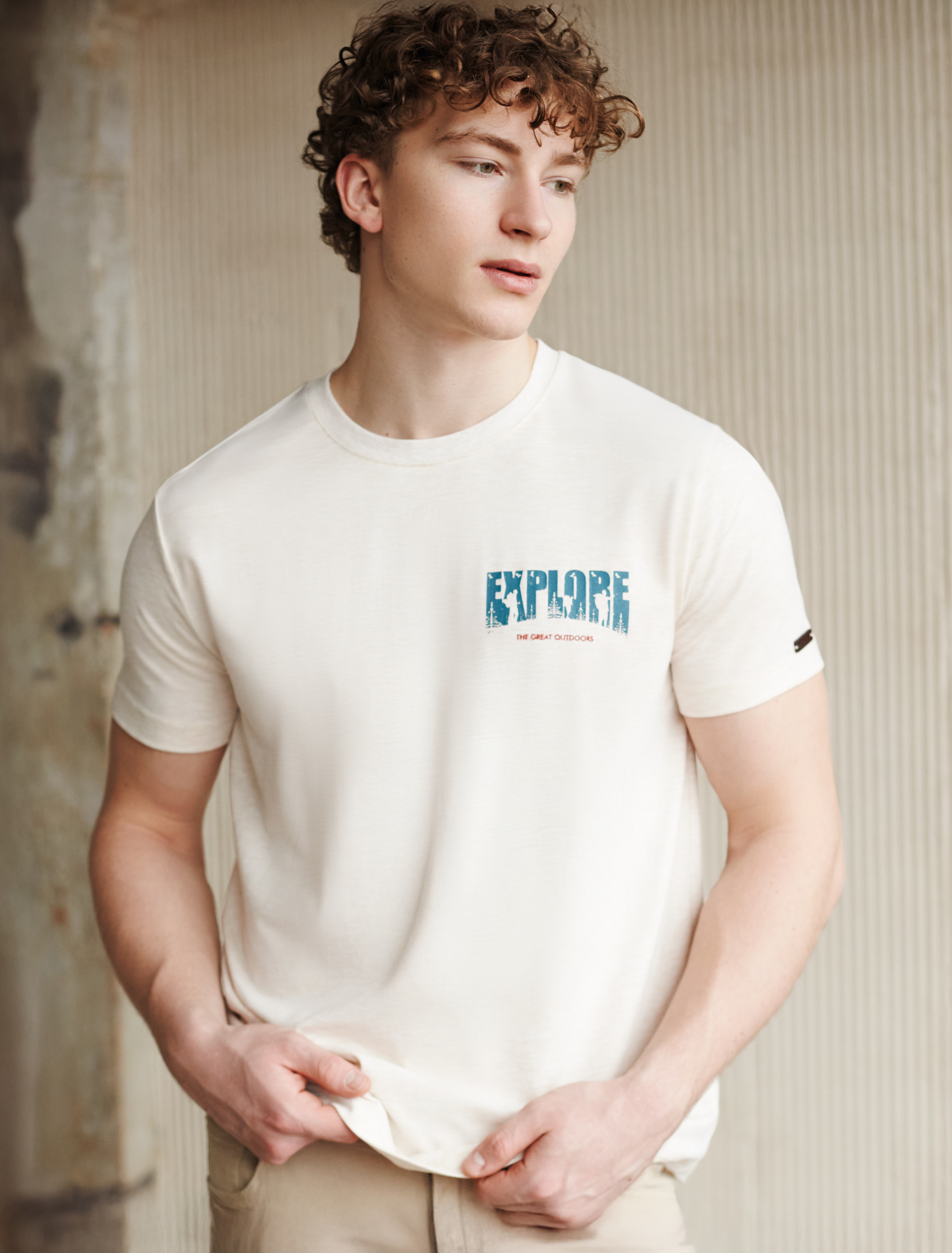 картинка Футболка мужская овсяный_explore от магазина Одежда+