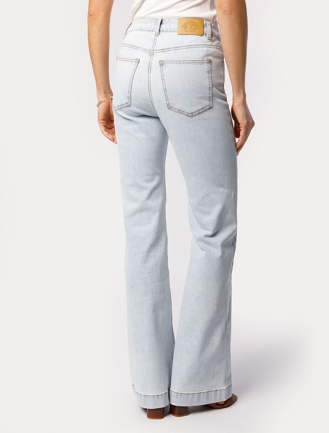 картинка Джинсы женские светло-голубой от магазина Одежда+