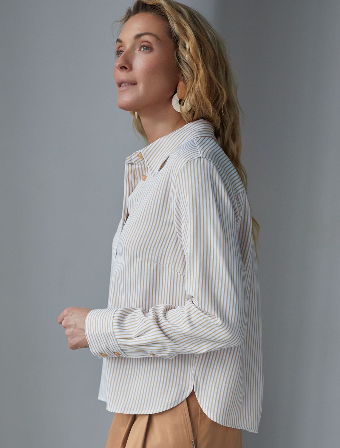 картинка Блузка женская белый-бежевый от магазина Одежда+