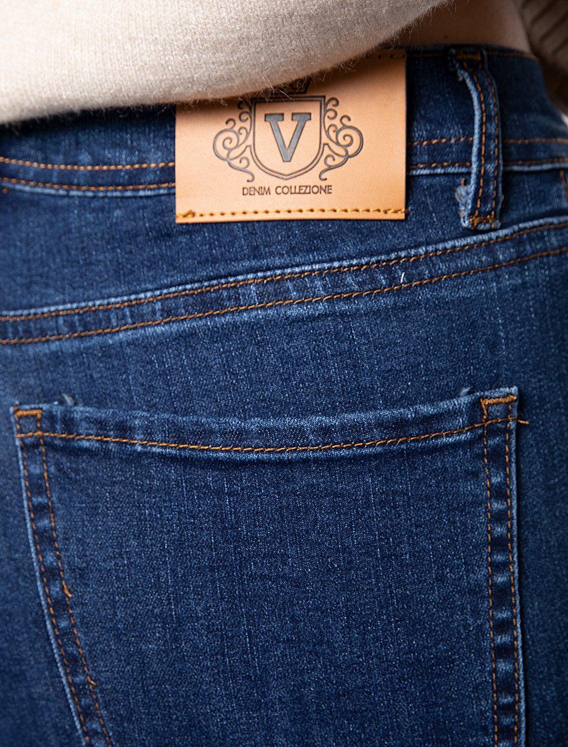 картинка Джинсы женские темно-синий от магазина Одежда+