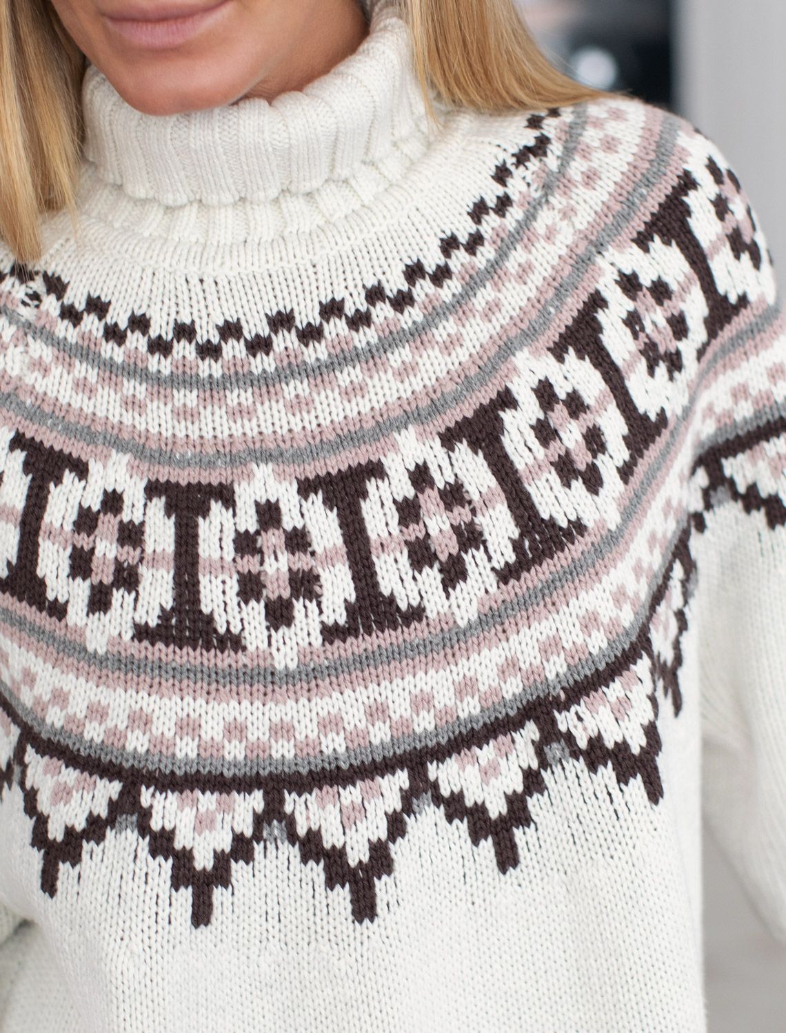 картинка Свитер женский натуральный белый магазин Одежда+ являющийся официальным дистрибьютором в России 