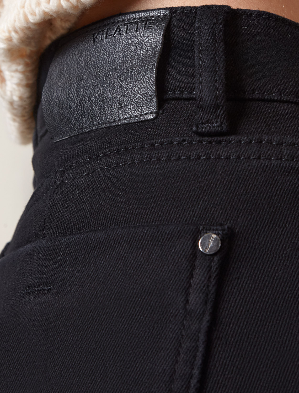 картинка Джинсы женские черный магазин Одежда+ являющийся официальным дистрибьютором в России 