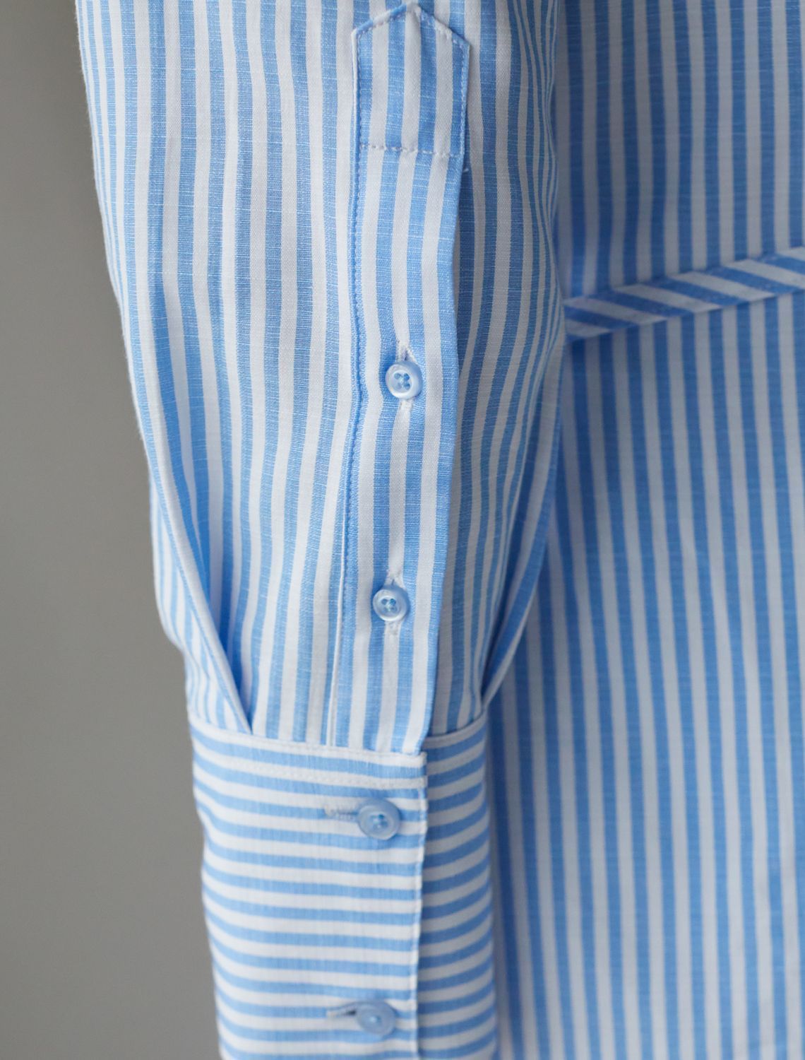 картинка Блузка женская белый-голубой от магазина Одежда+