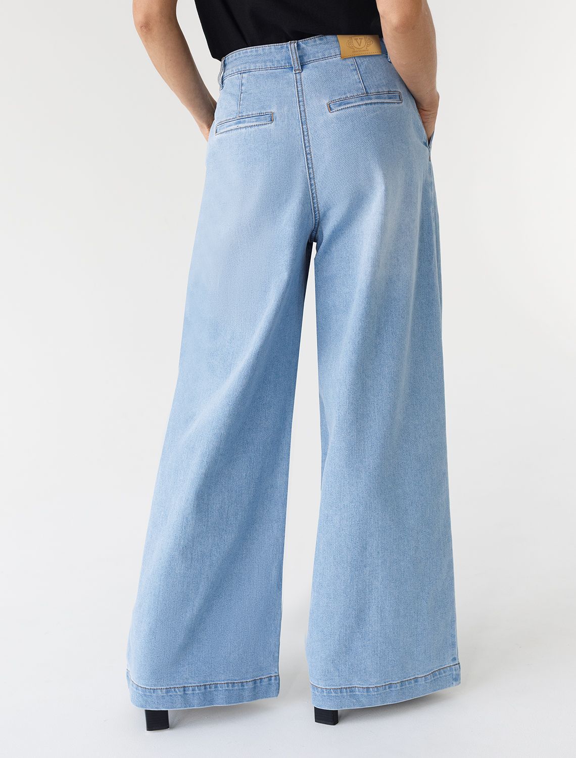 картинка Джинсы женские голубой магазин Одежда+ являющийся официальным дистрибьютором в России 