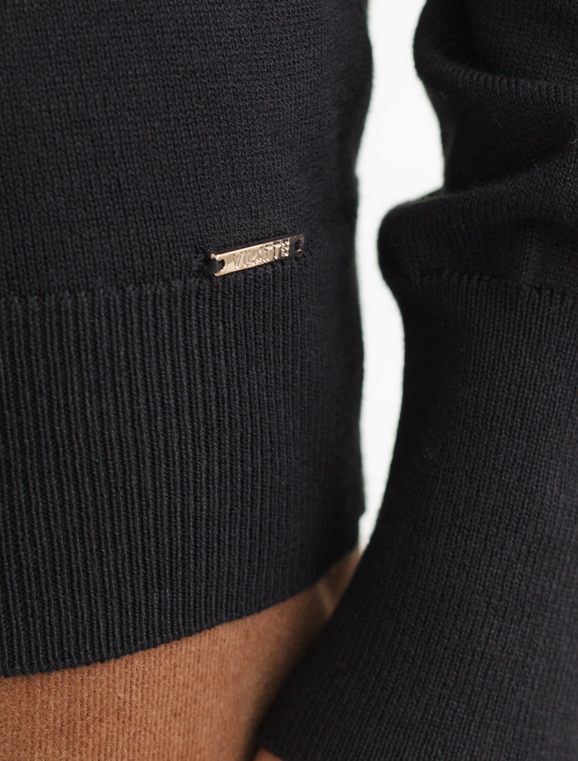 картинка Свитер женский черный от магазина Одежда+