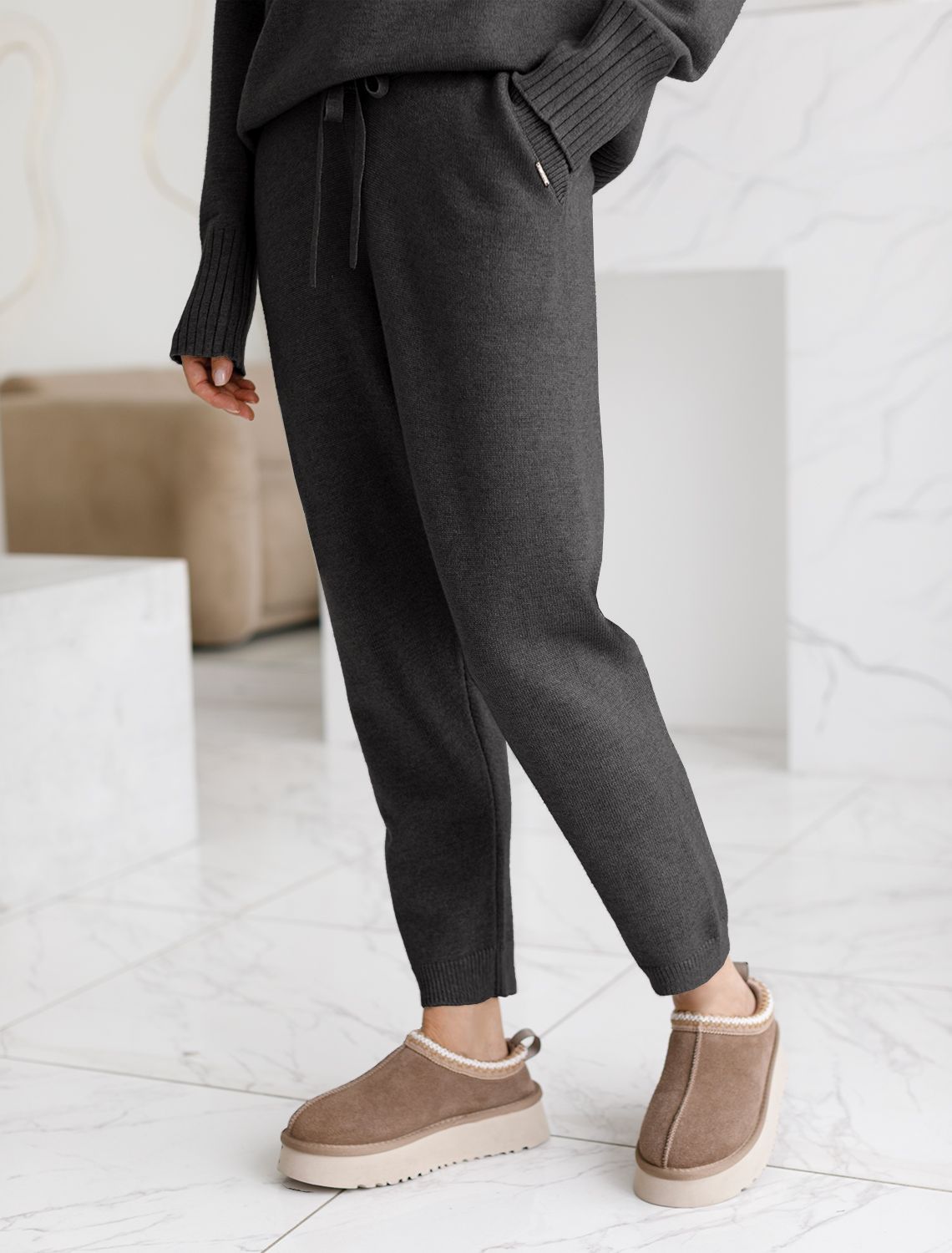 картинка Брюки женские черный магазин Одежда+ являющийся официальным дистрибьютором в России 