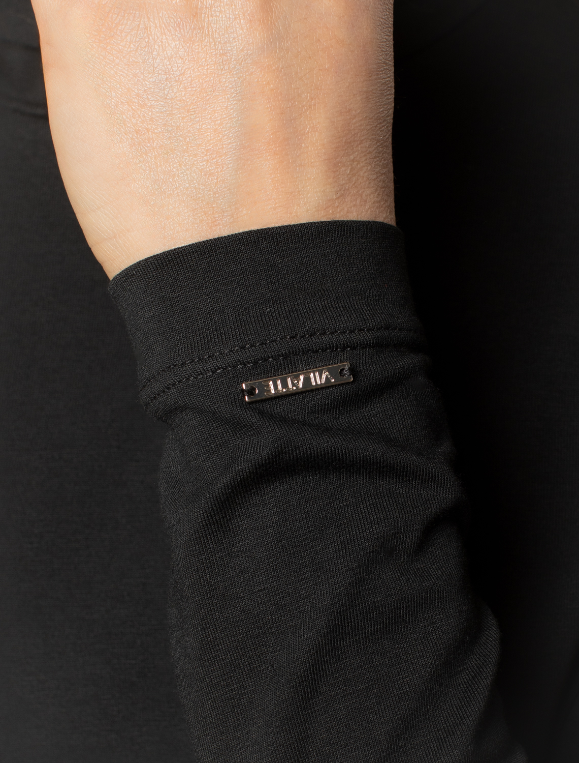 картинка Джемпер женский черный магазин Одежда+ являющийся официальным дистрибьютором в России 