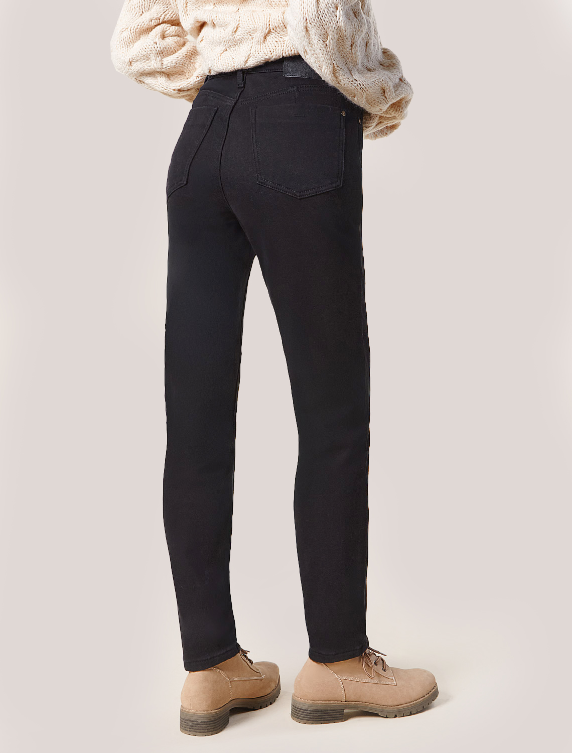 картинка Джинсы женские черный от магазина Одежда+