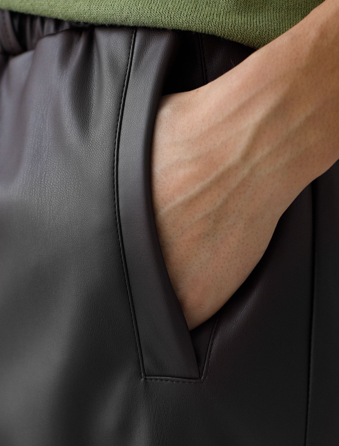 картинка Брюки женские черный от магазина Одежда+