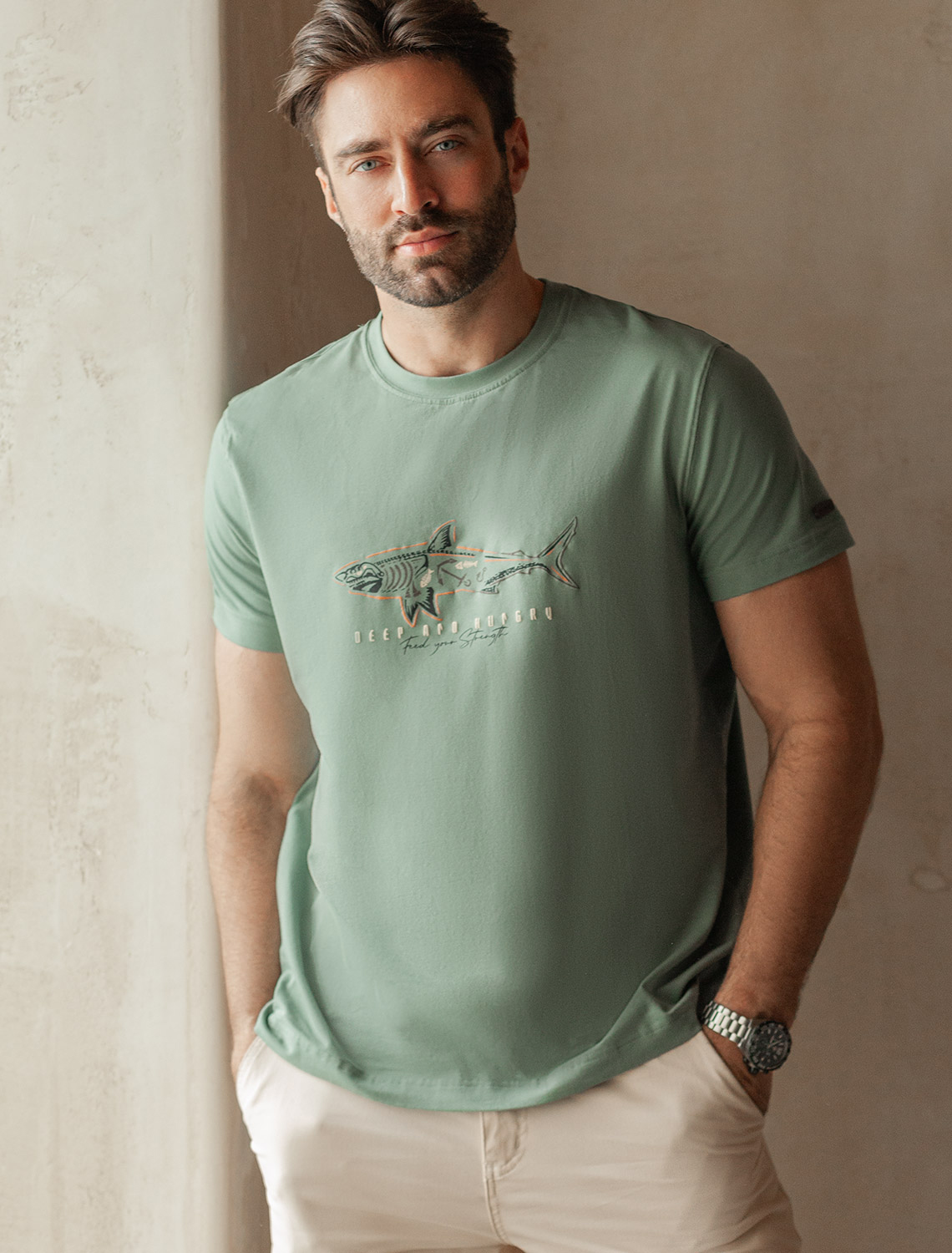 картинка Футболка мужская св.оливковый_shark от магазина Одежда+