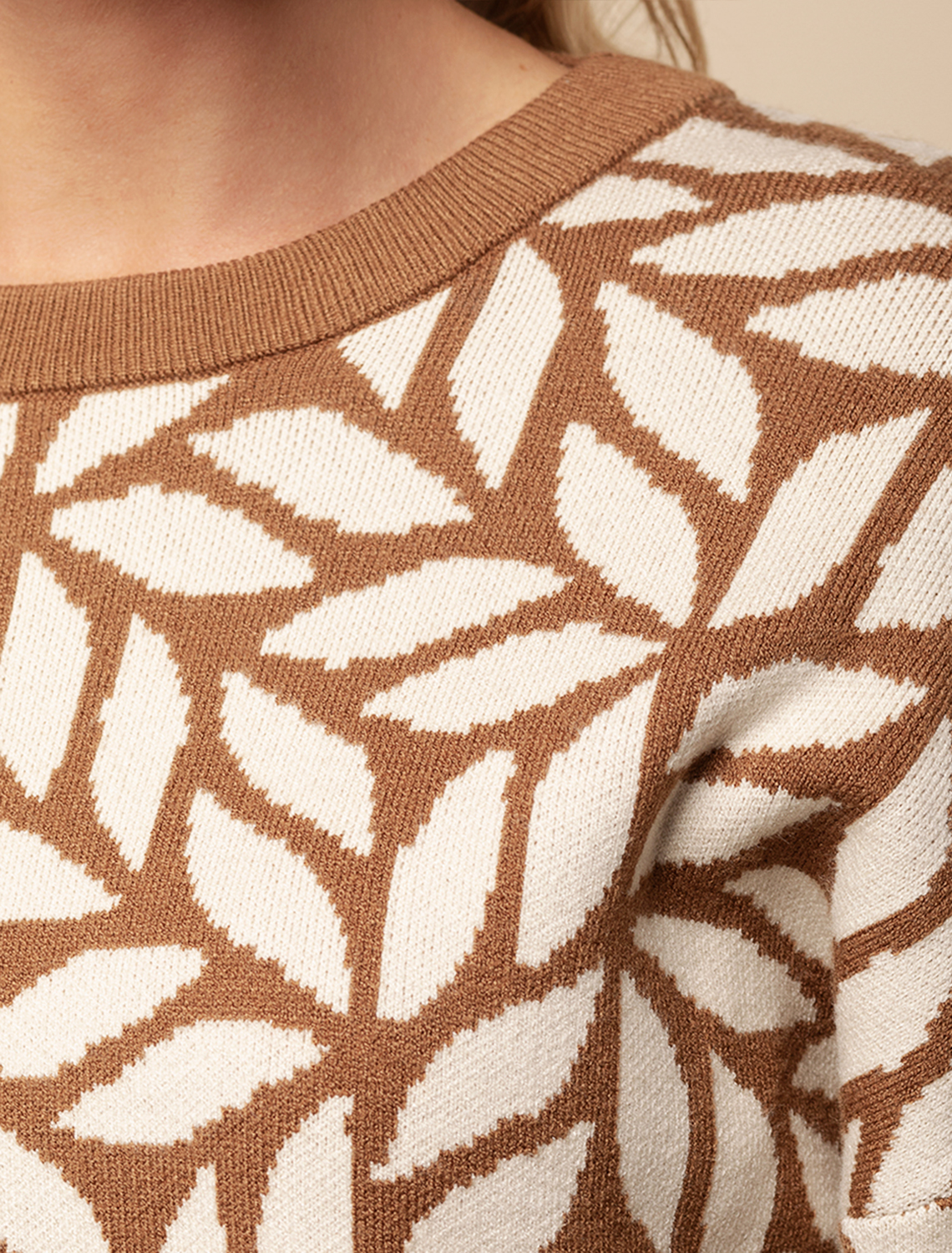 картинка Джемпер женский карамельный-бежевый магазин Одежда+ являющийся официальным дистрибьютором в России 