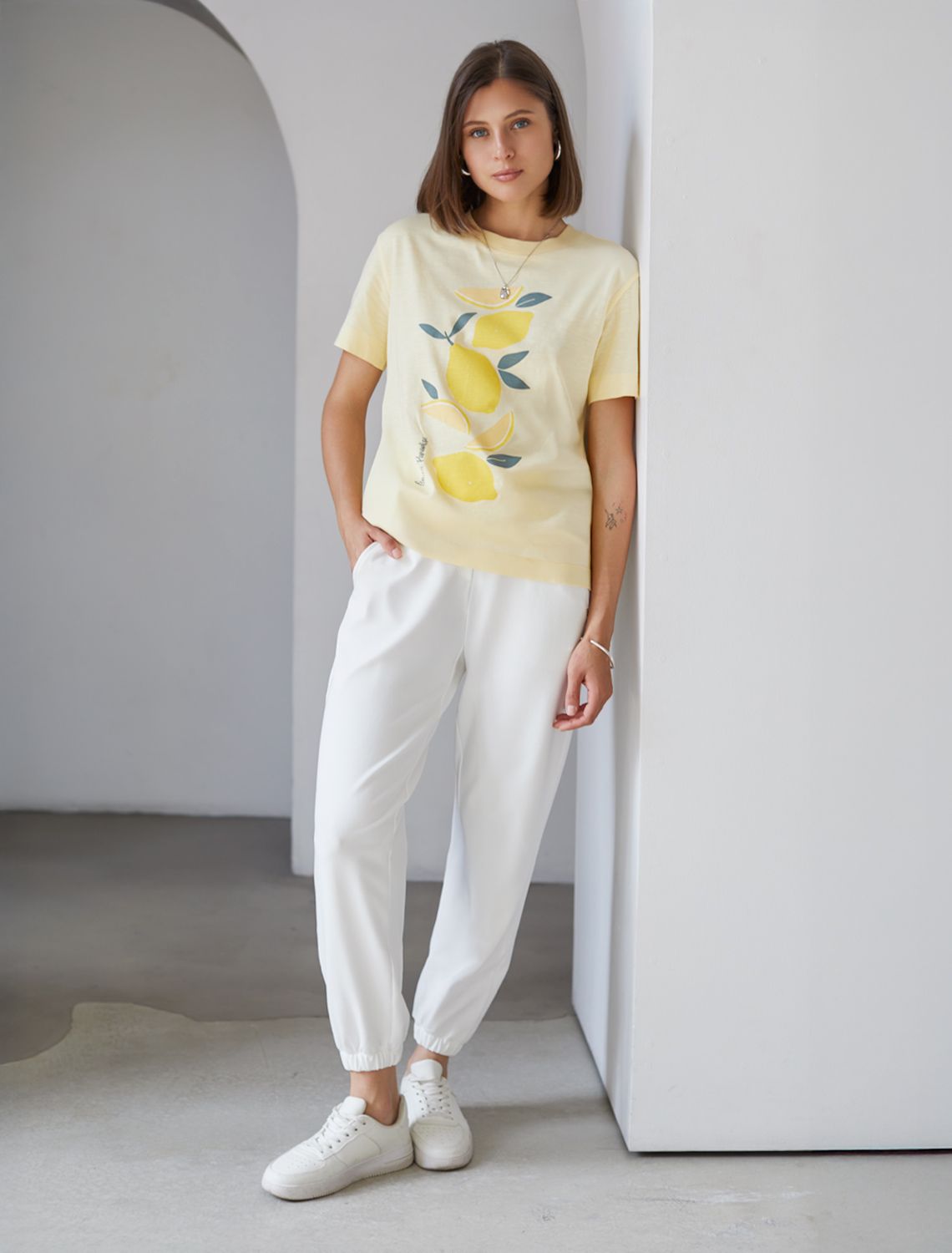 картинка Брюки женские белый от магазина Одежда+