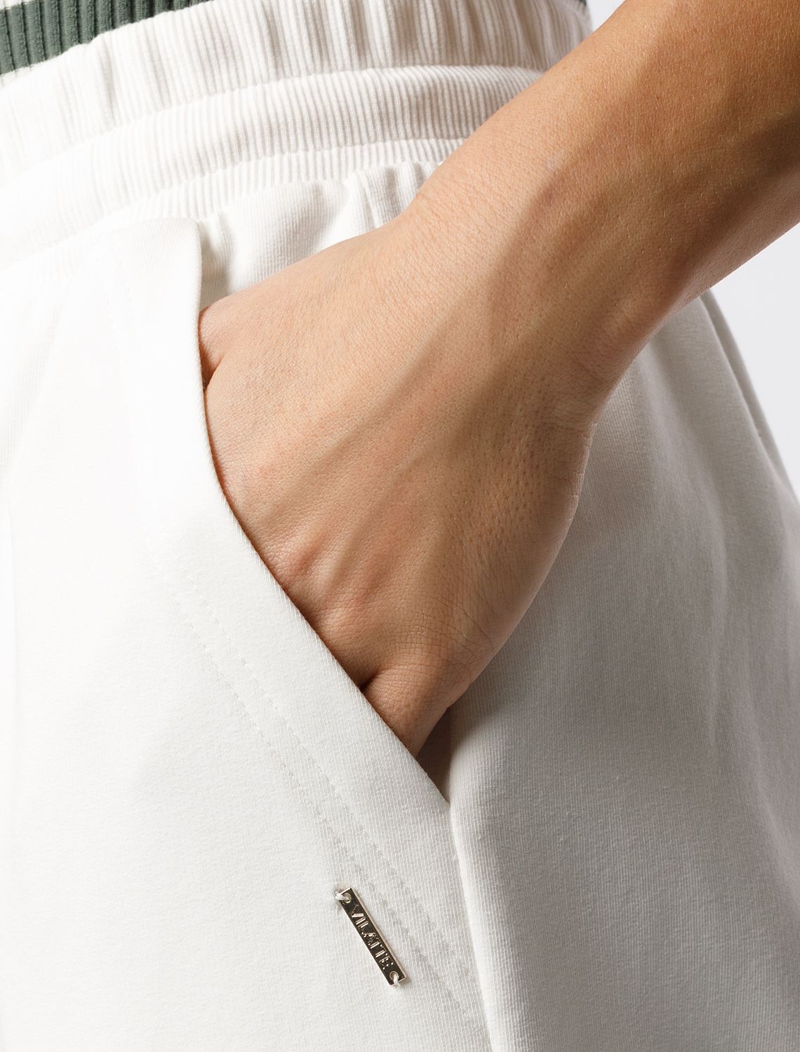 картинка Брюки женские молочный от магазина Одежда+