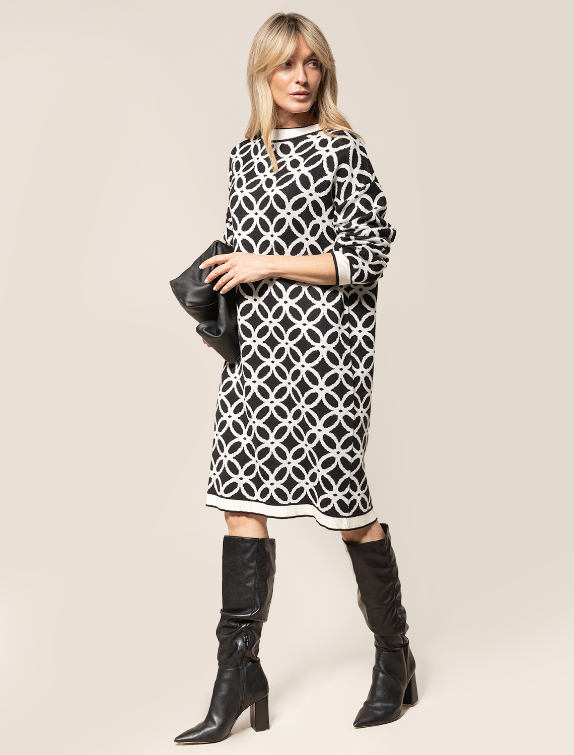 картинка Платье вязаное женское черный-белый от магазина Одежда+