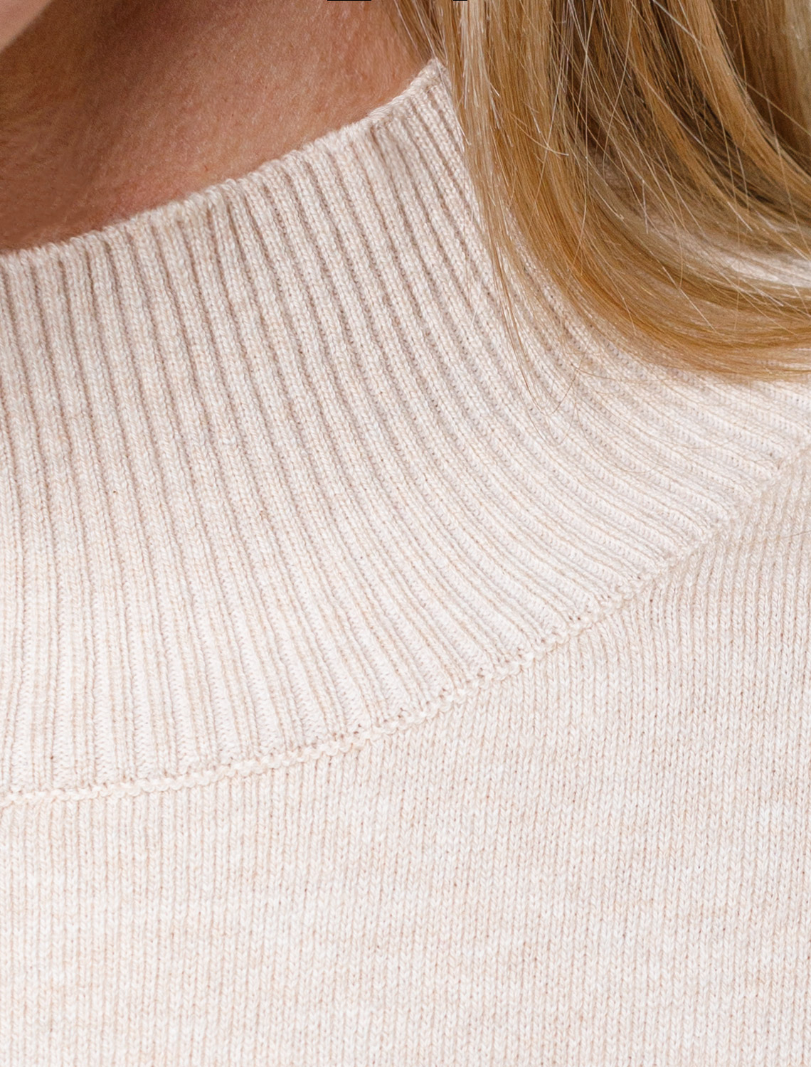 картинка Свитер женский бежевый меланж от магазина Одежда+