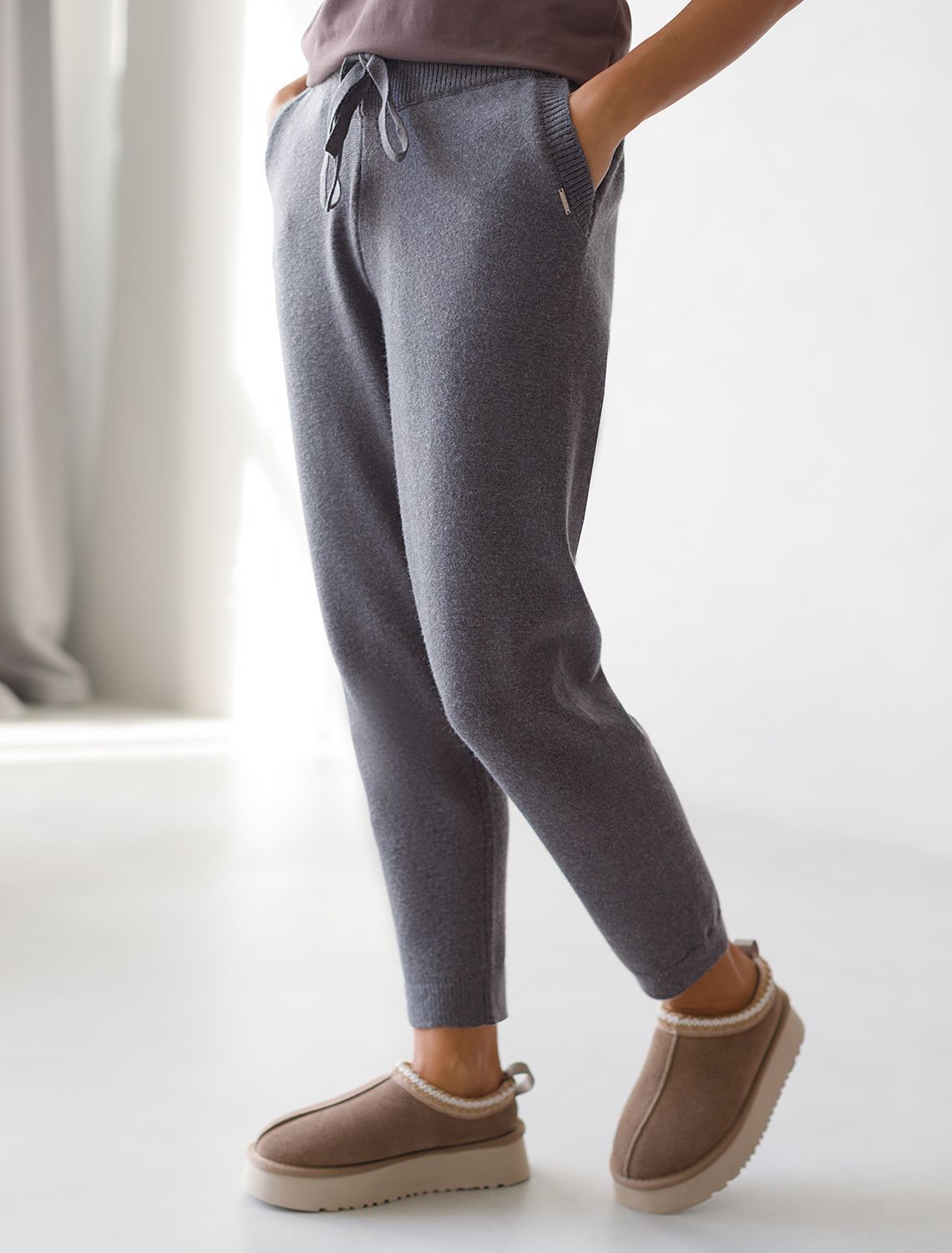 картинка Брюки женские темно-серый меланж магазин Одежда+ являющийся официальным дистрибьютором в России 