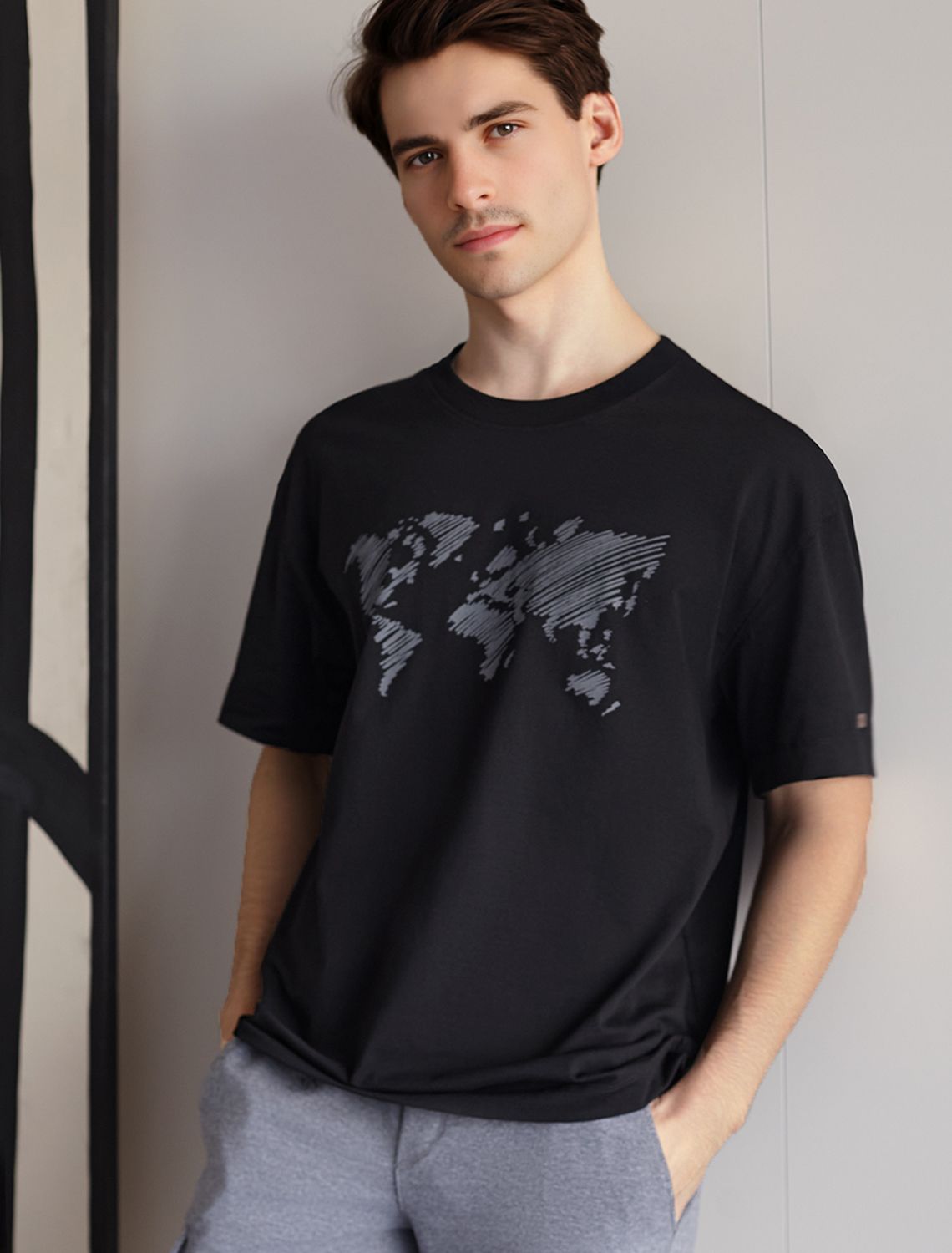 картинка Футболка мужская черный_карта магазин Одежда+ являющийся официальным дистрибьютором в России 