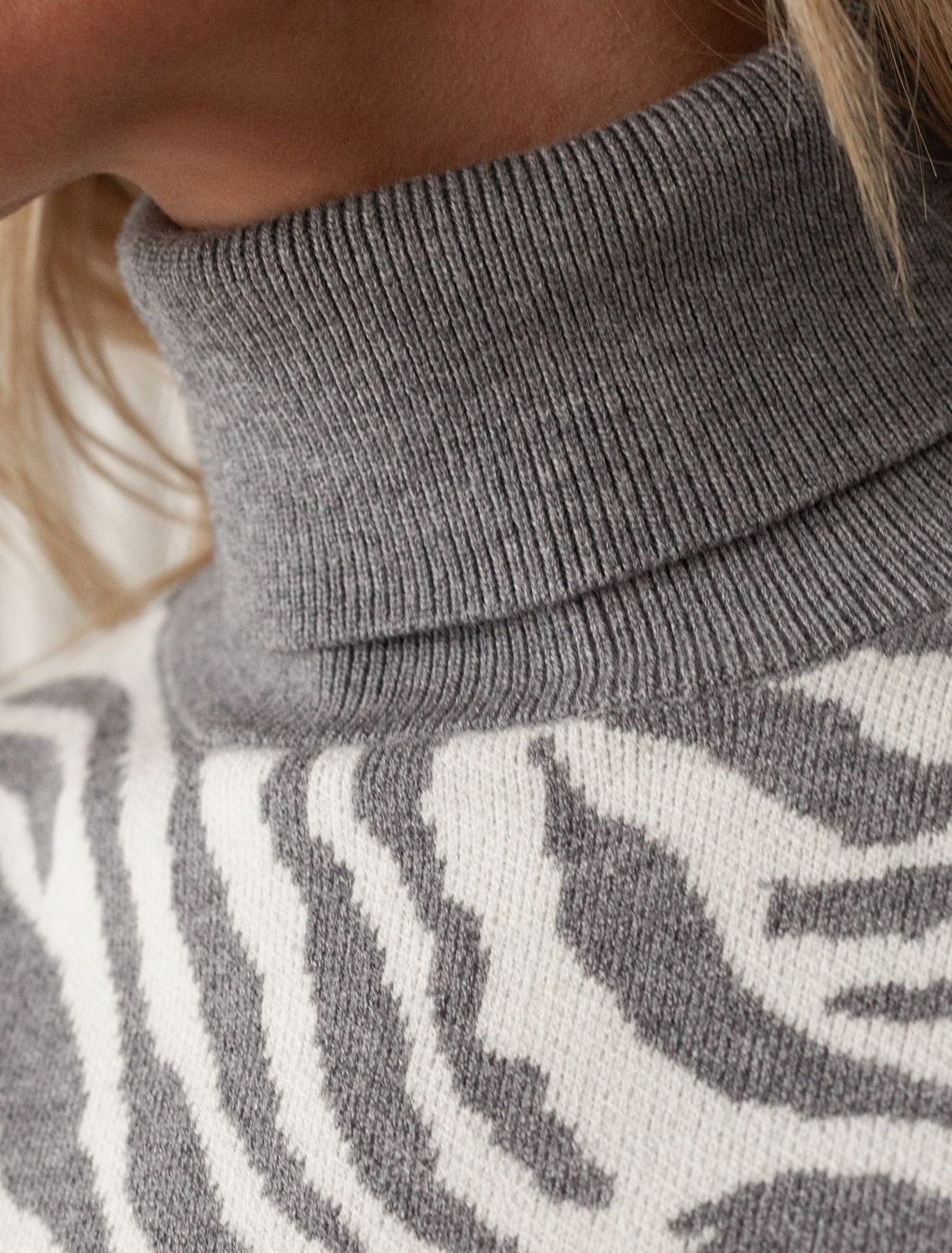 картинка Свитер женский серый магазин Одежда+ являющийся официальным дистрибьютором в России 