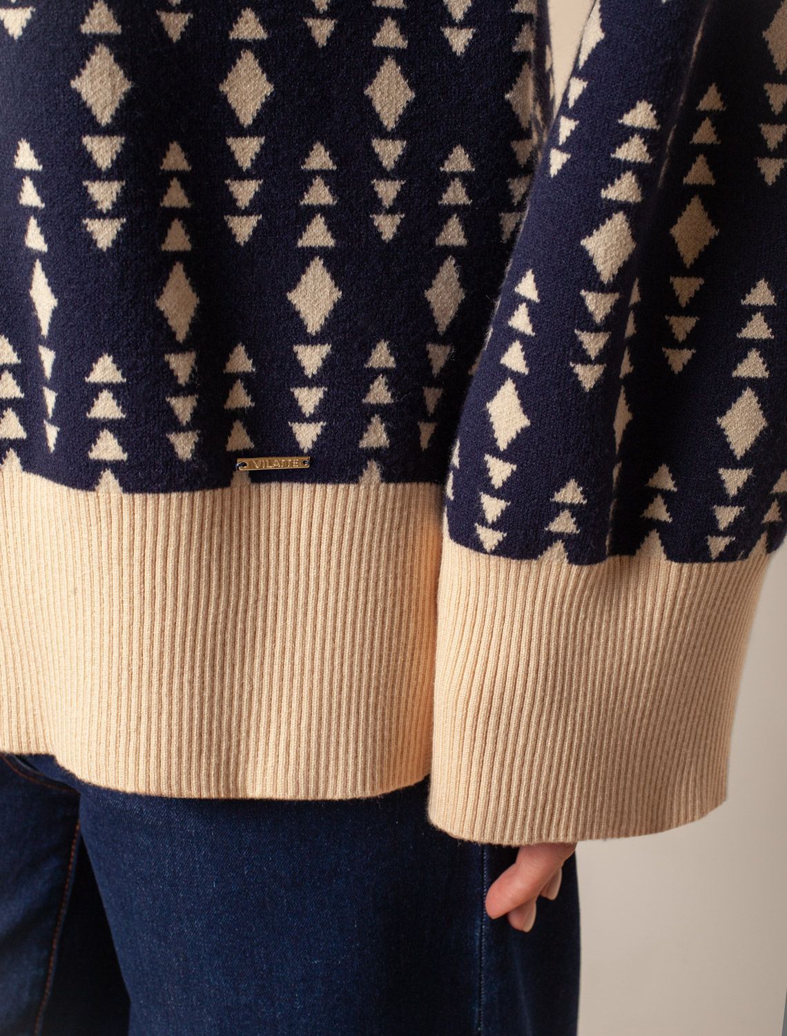 картинка Свитер женский синий-бежевый от магазина Одежда+