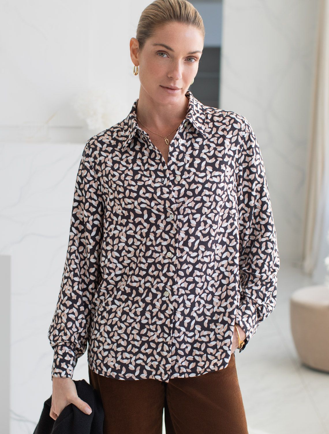 картинка Блузка женская черный-бежевый от магазина Одежда+