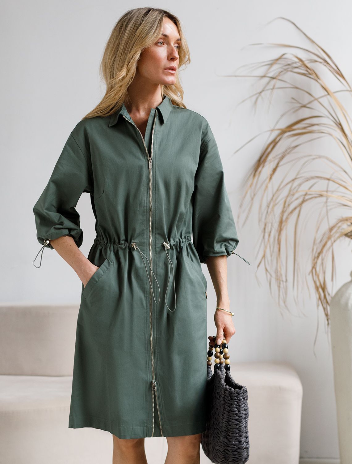 картинка Платье женское темно-оливковый магазин Одежда+ являющийся официальным дистрибьютором в России 