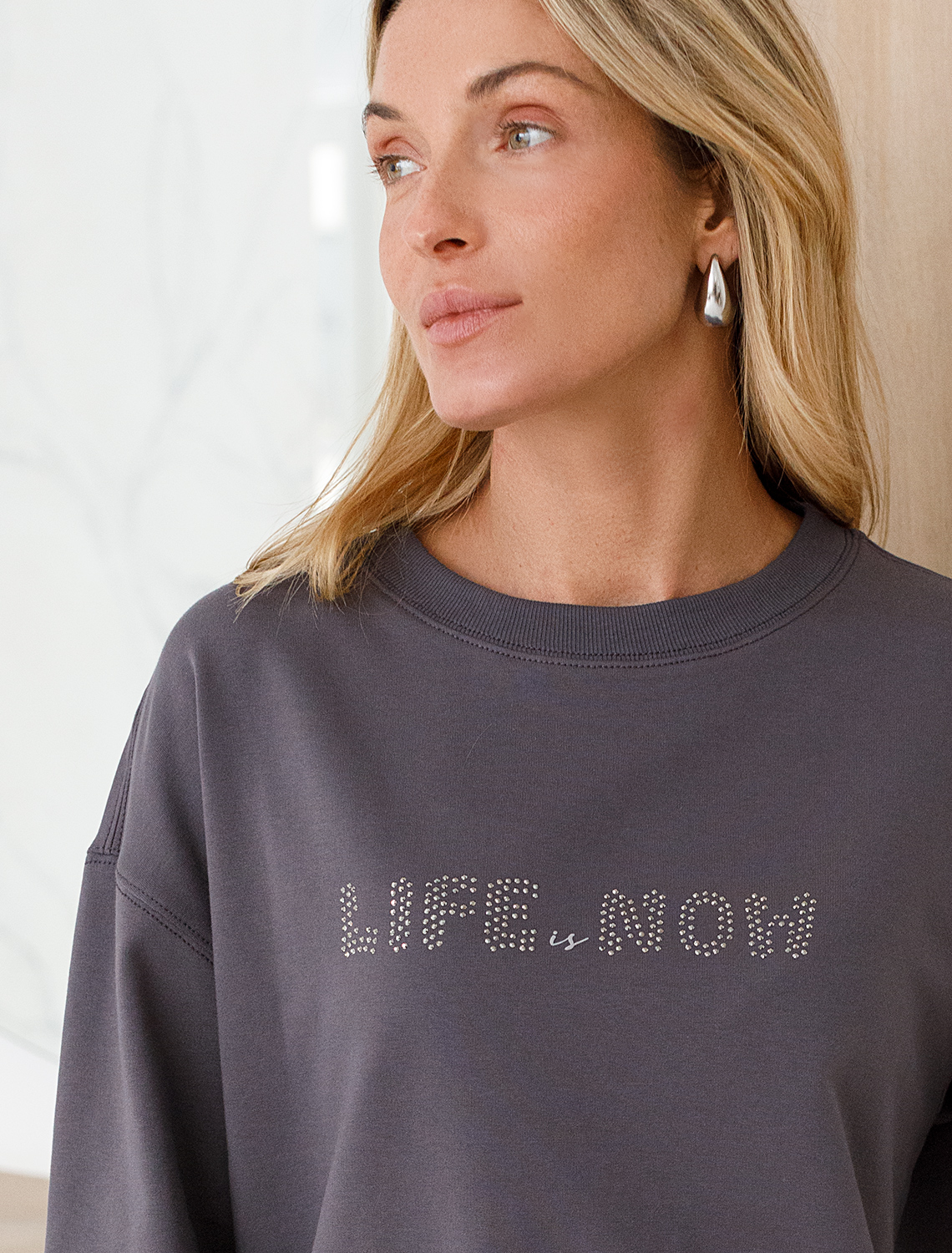 картинка Джемпер женский т.серый_life_is_now от магазина Одежда+